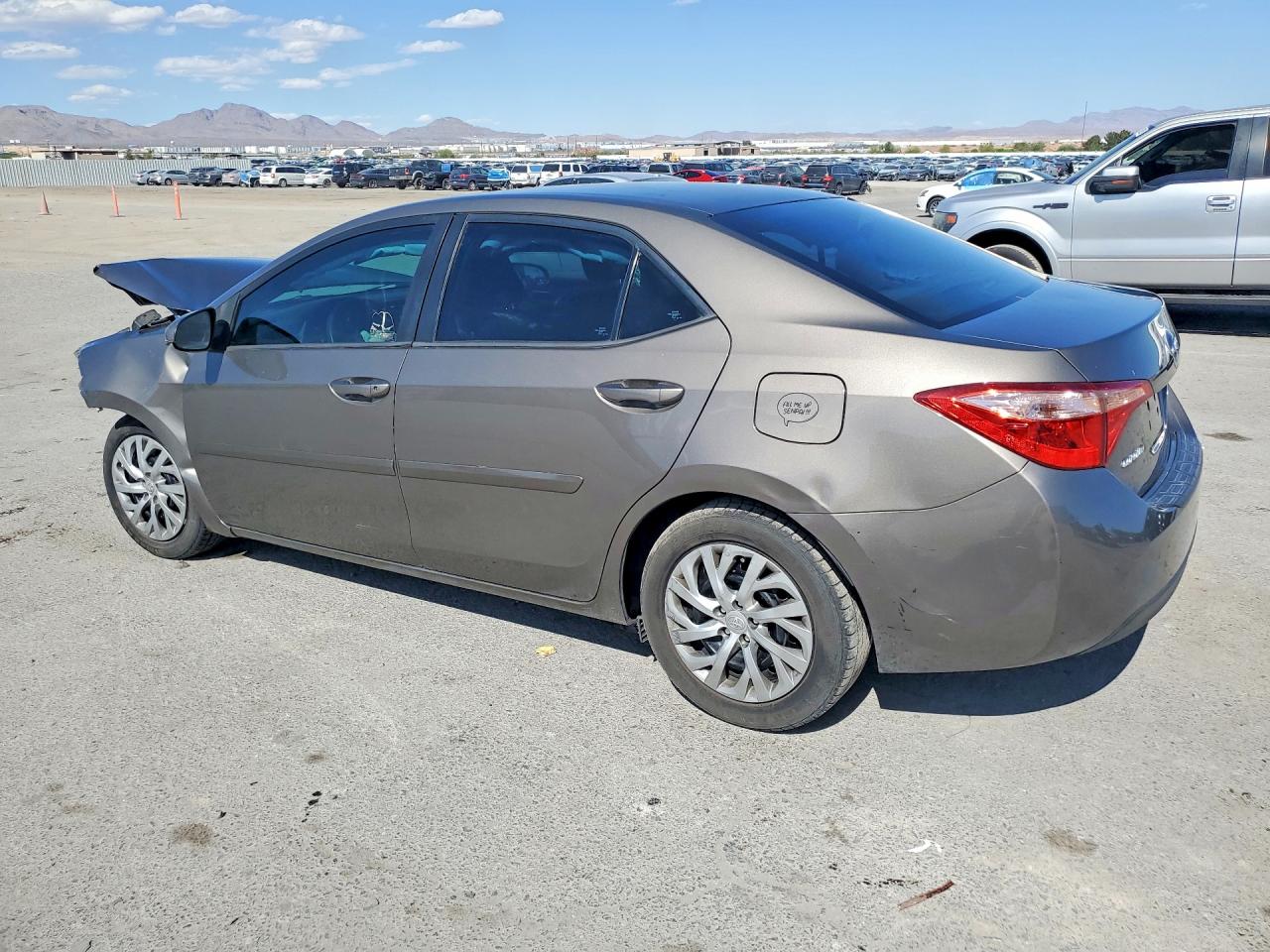 2018 Toyota Corolla Le Tan vin: 2T1BURHE8JC011255