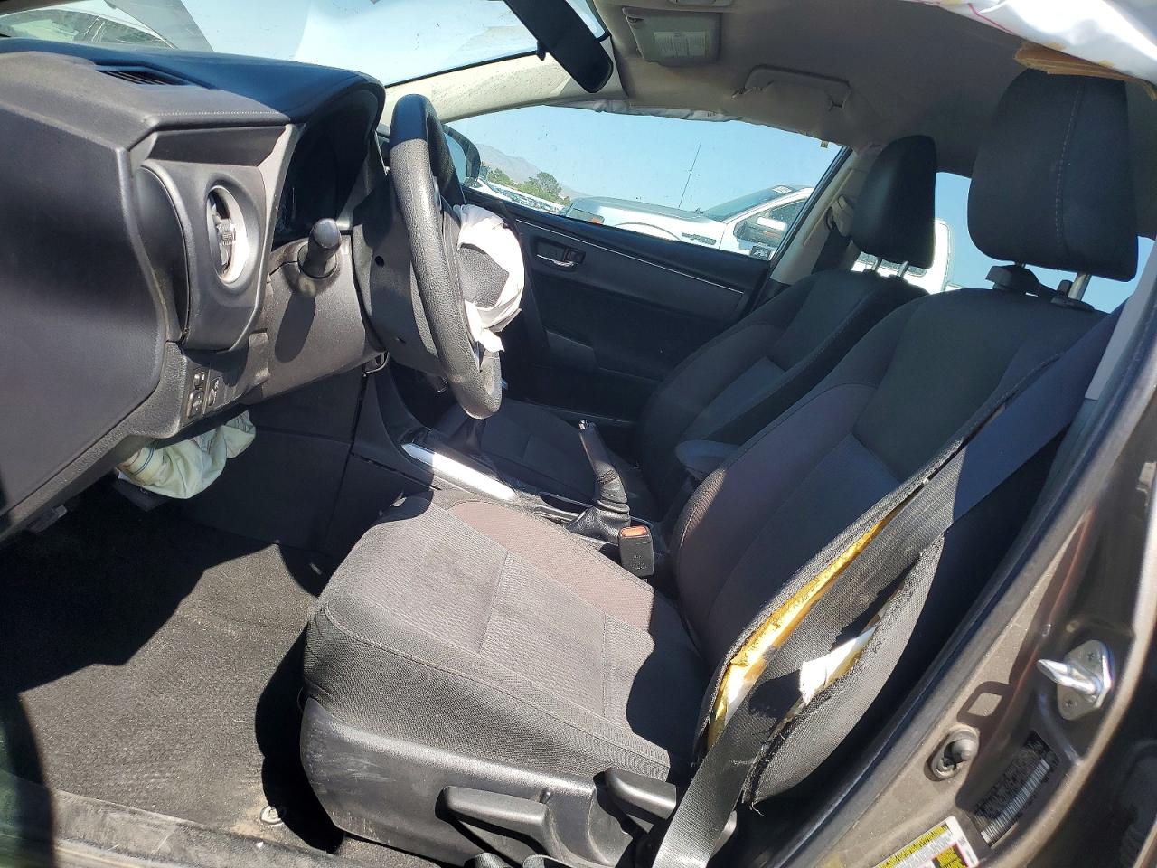 2018 Toyota Corolla Le Tan vin: 2T1BURHE8JC011255