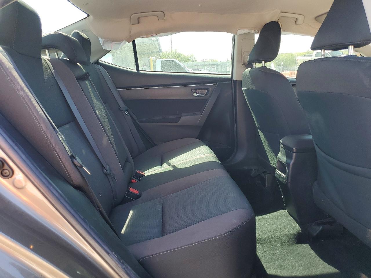 2018 Toyota Corolla Le Tan vin: 2T1BURHE8JC011255