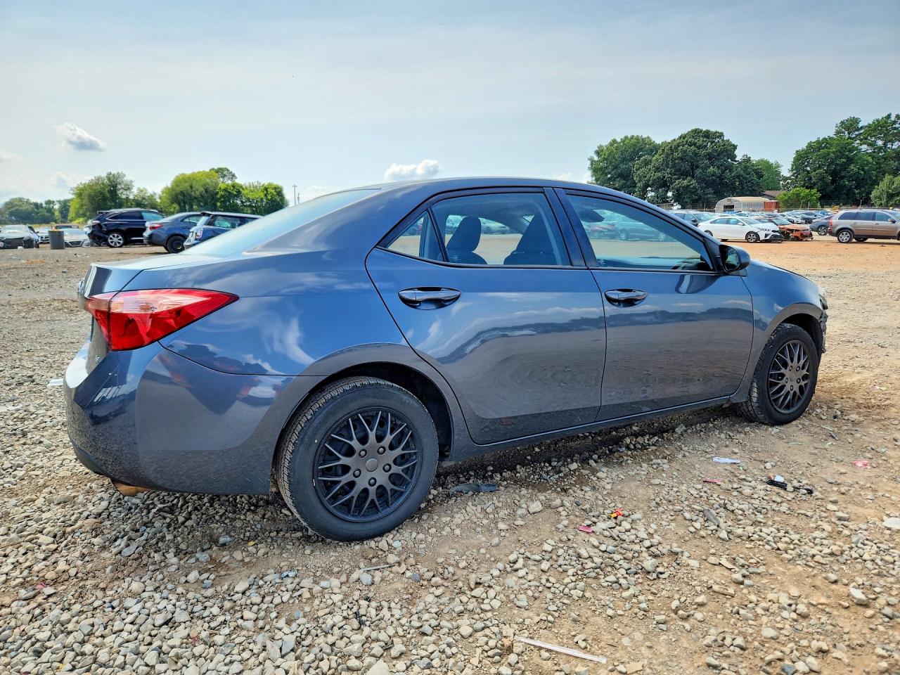 2018 Toyota Corolla Le Blue vin: 2T1BURHE8JC974222