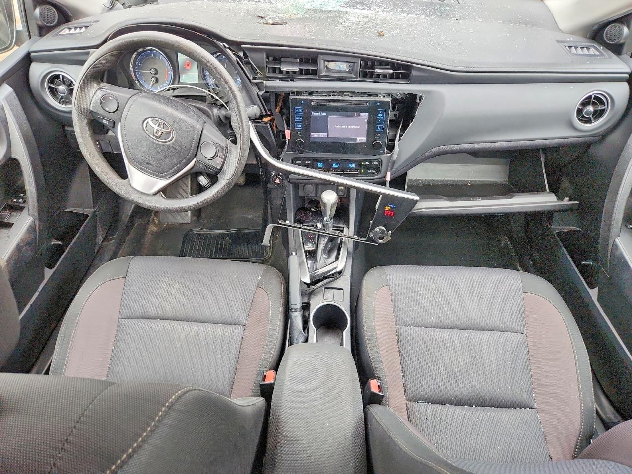 2019 Toyota Corolla Le Red vin: 2T1BURHE8KC139500
