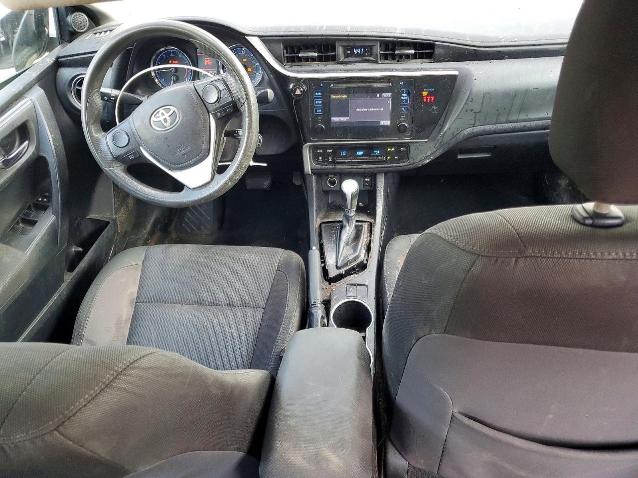 2019 Toyota Corolla Le Brown vin: 2T1BURHE8KC144700