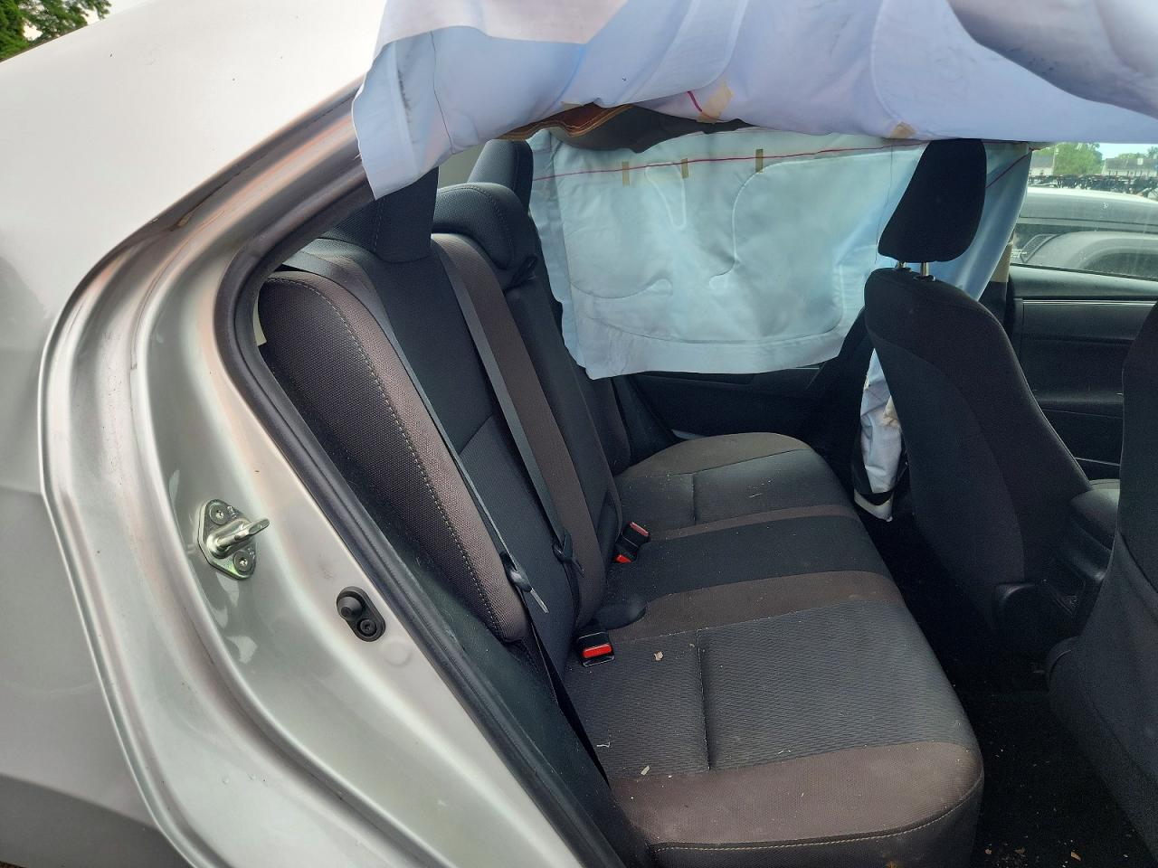2019 Toyota Corolla Le Silver vin: 2T1BURHE8KC244585