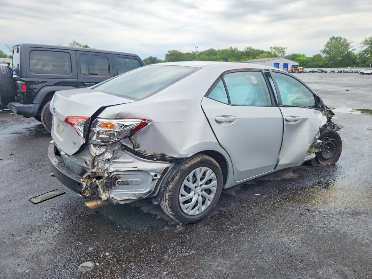2019 Toyota Corolla Le Silver vin: 2T1BURHE8KC244585
