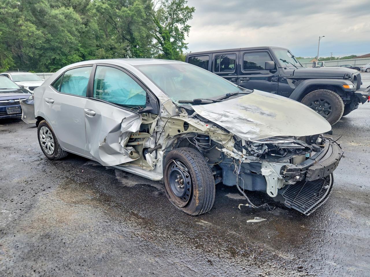 2019 Toyota Corolla Le Silver vin: 2T1BURHE8KC244585