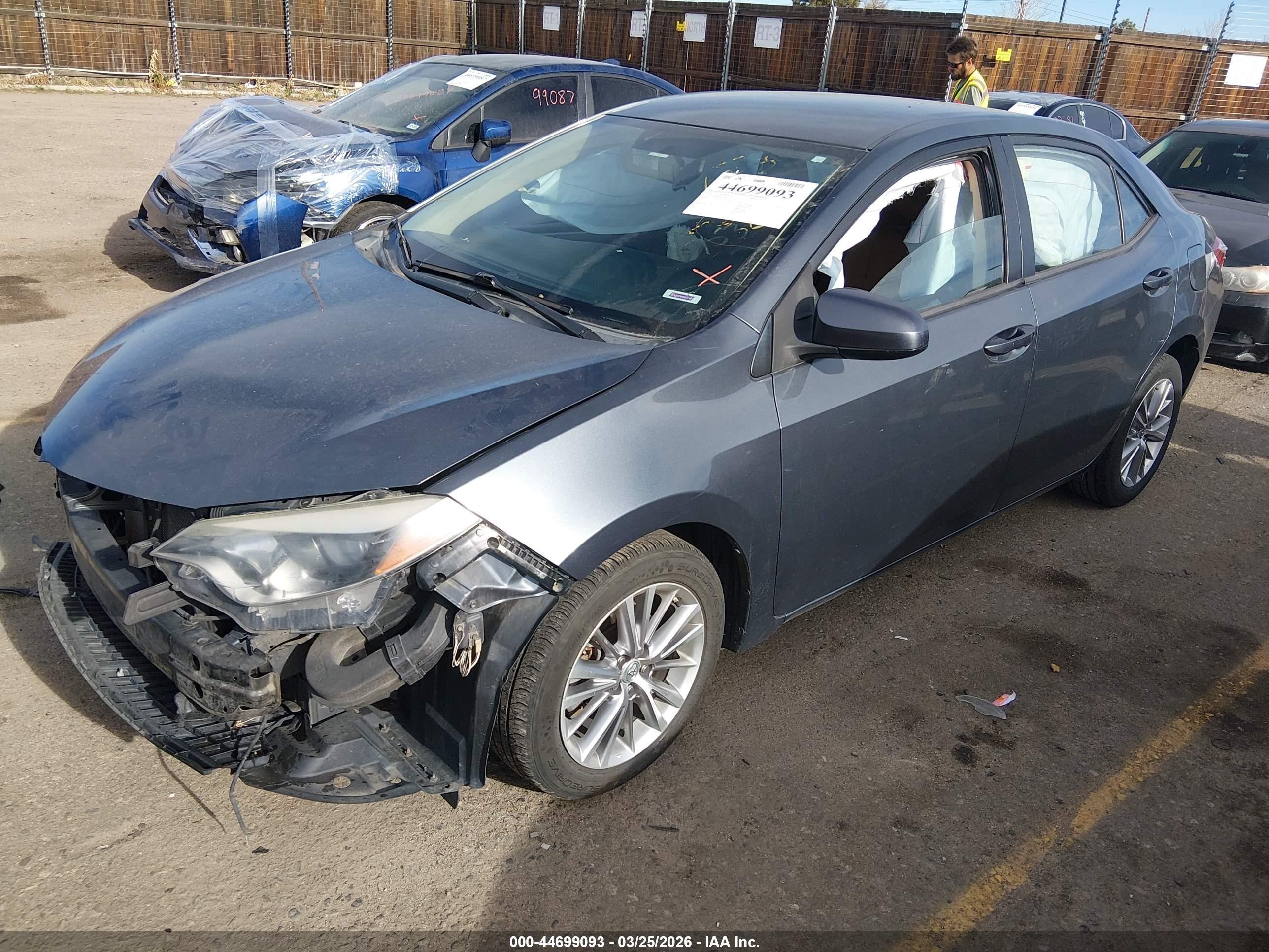 2014 Toyota Corolla Le Plus Серебряный vin: 2T1BURHE9EC044173