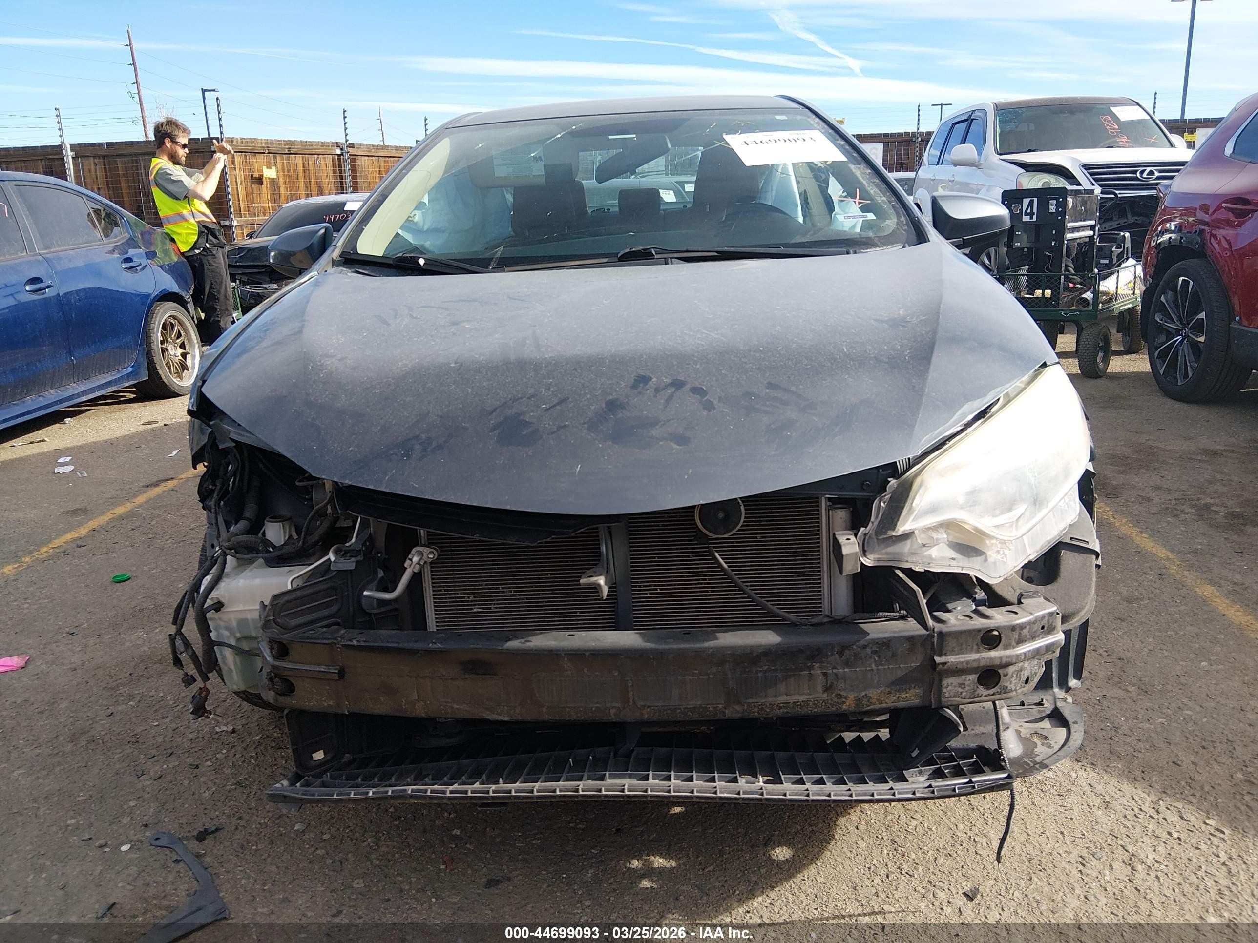 2014 Toyota Corolla Le Plus Серебряный vin: 2T1BURHE9EC044173