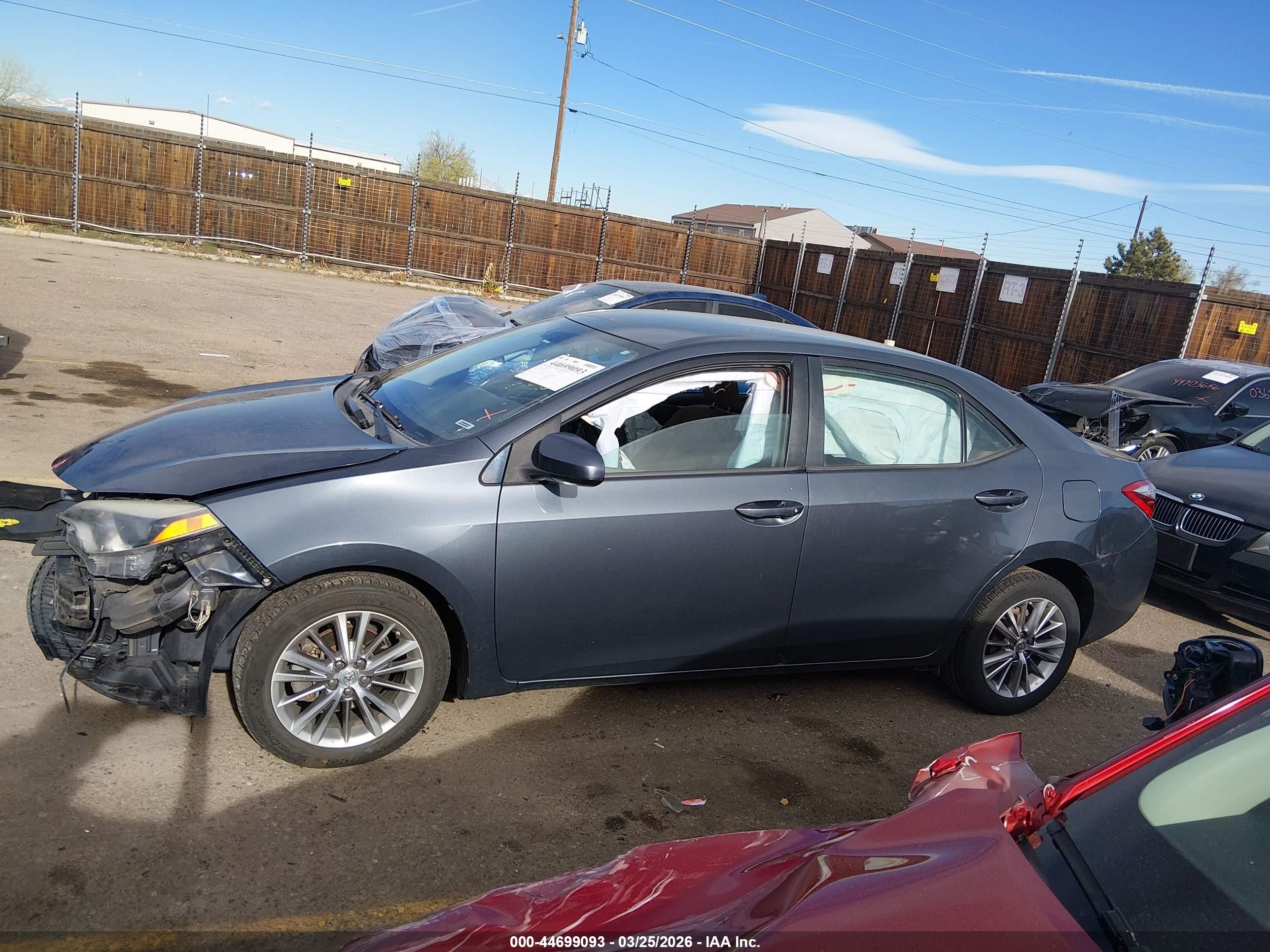 2014 Toyota Corolla Le Plus Серебряный vin: 2T1BURHE9EC044173