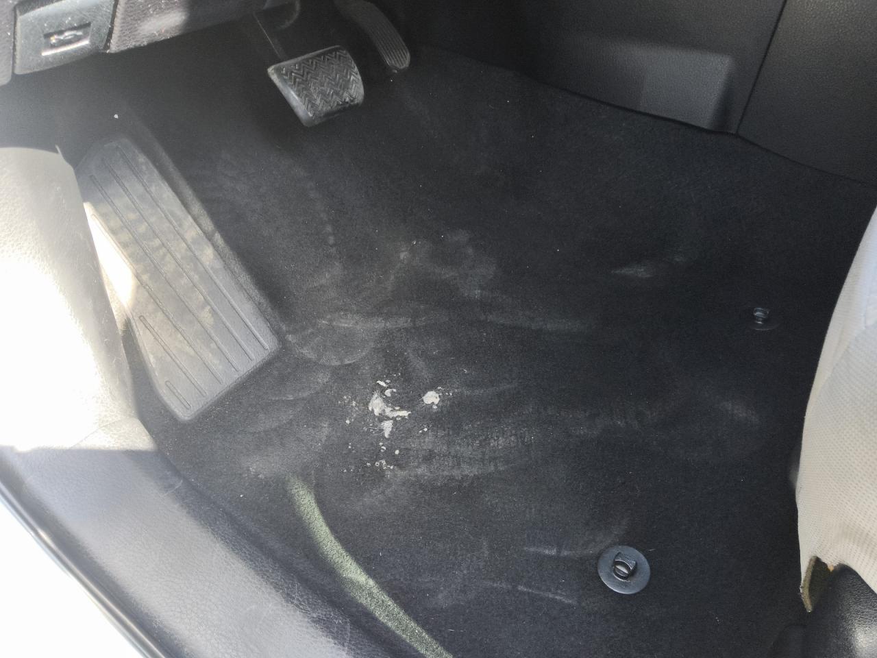 2014 Toyota Corolla Le Silver vin: 2T1BURHE9EC061927 Damage: Left Front Carpet, Worn, Replacement Required