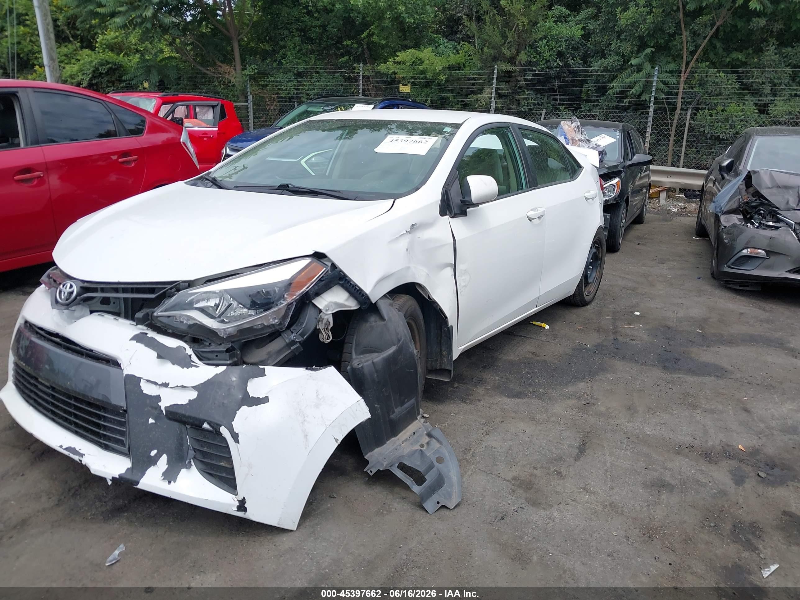 2014 Toyota Corolla Le White vin: 2T1BURHE9EC097911
