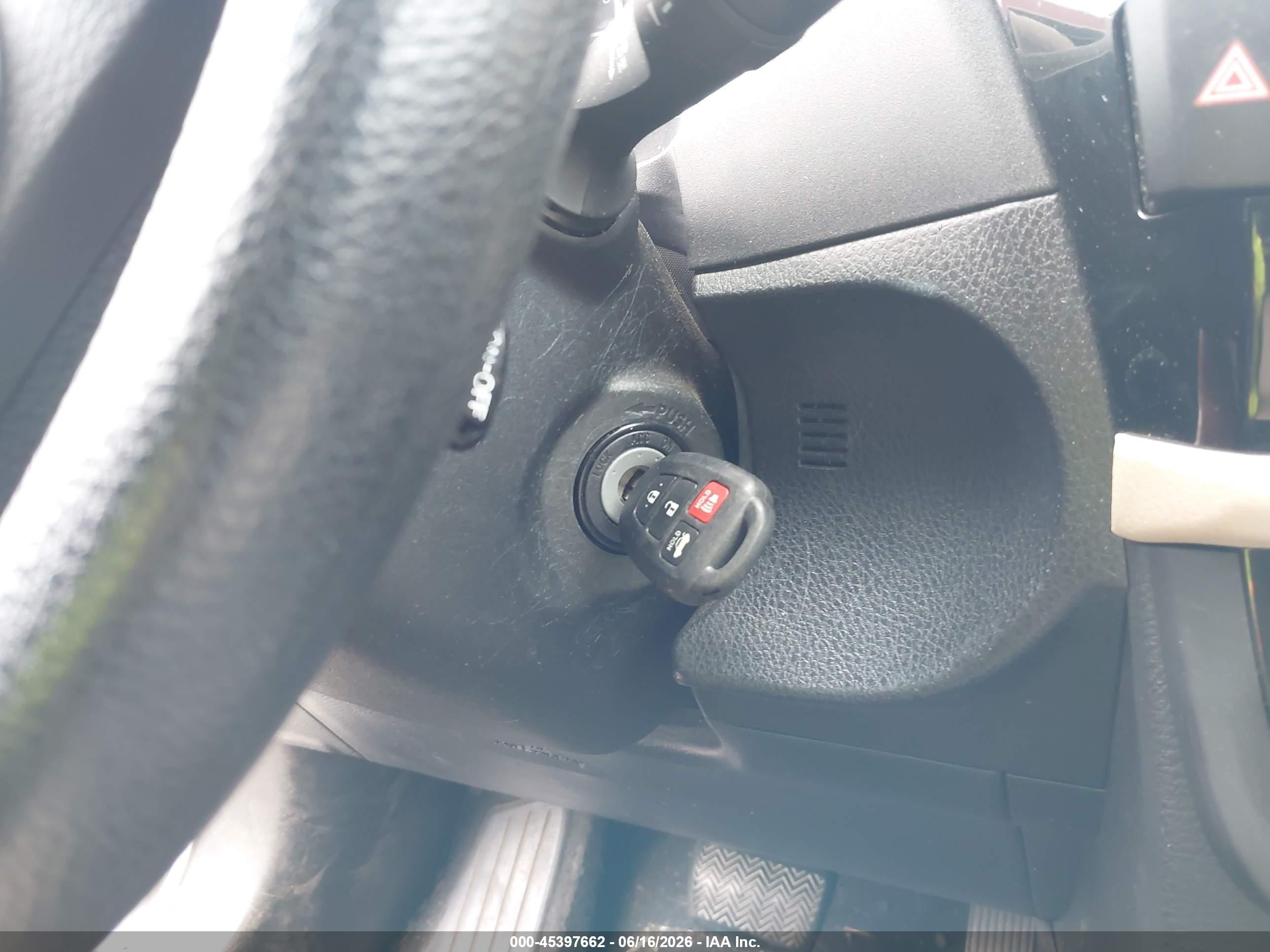 2014 Toyota Corolla Le White vin: 2T1BURHE9EC097911