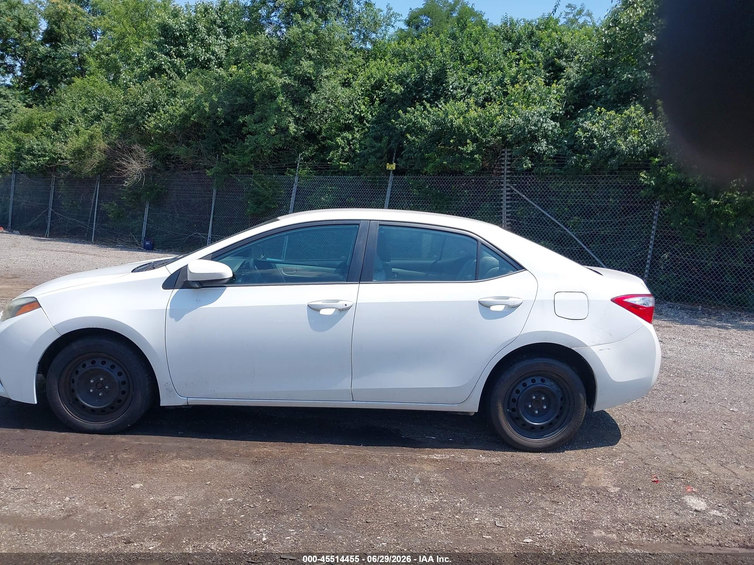2014 Toyota Corolla Le White vin: 2T1BURHE9EC124833