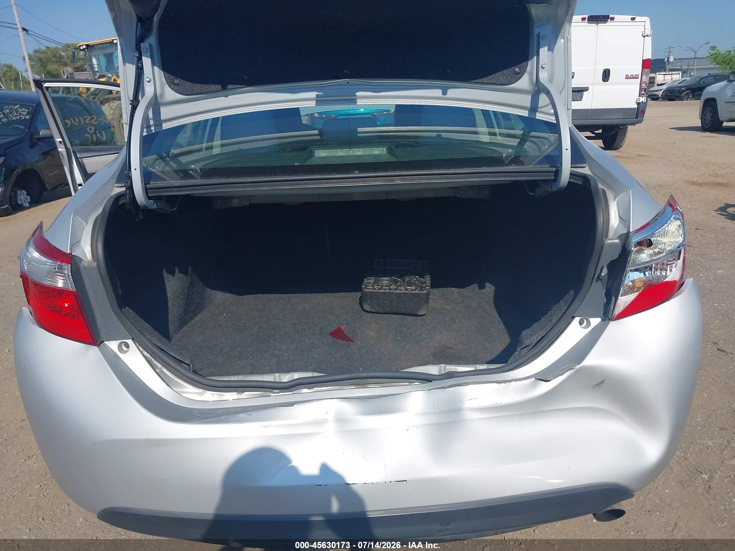 2014 Toyota Corolla Le Silver vin: 2T1BURHE9EC188807