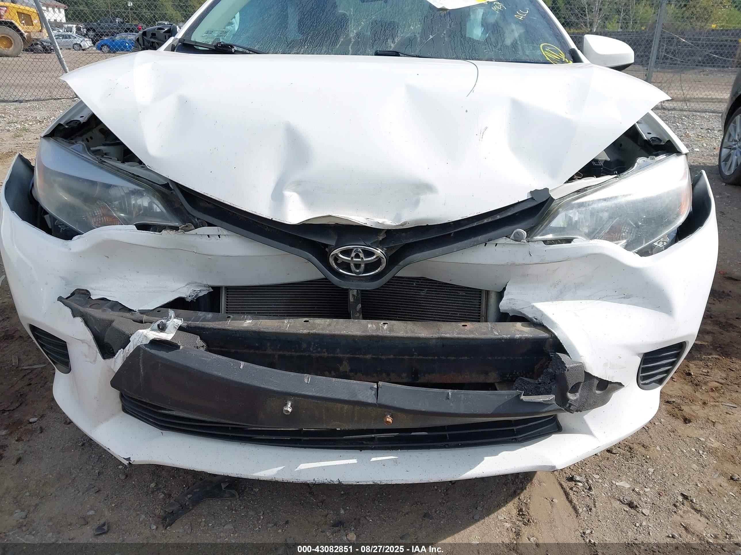 2014 Toyota Corolla Le White vin: 2T1BURHE9EC216881
