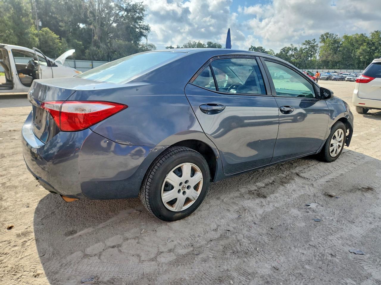 2015 Toyota Corolla L Серый vin: 2T1BURHE9FC323124