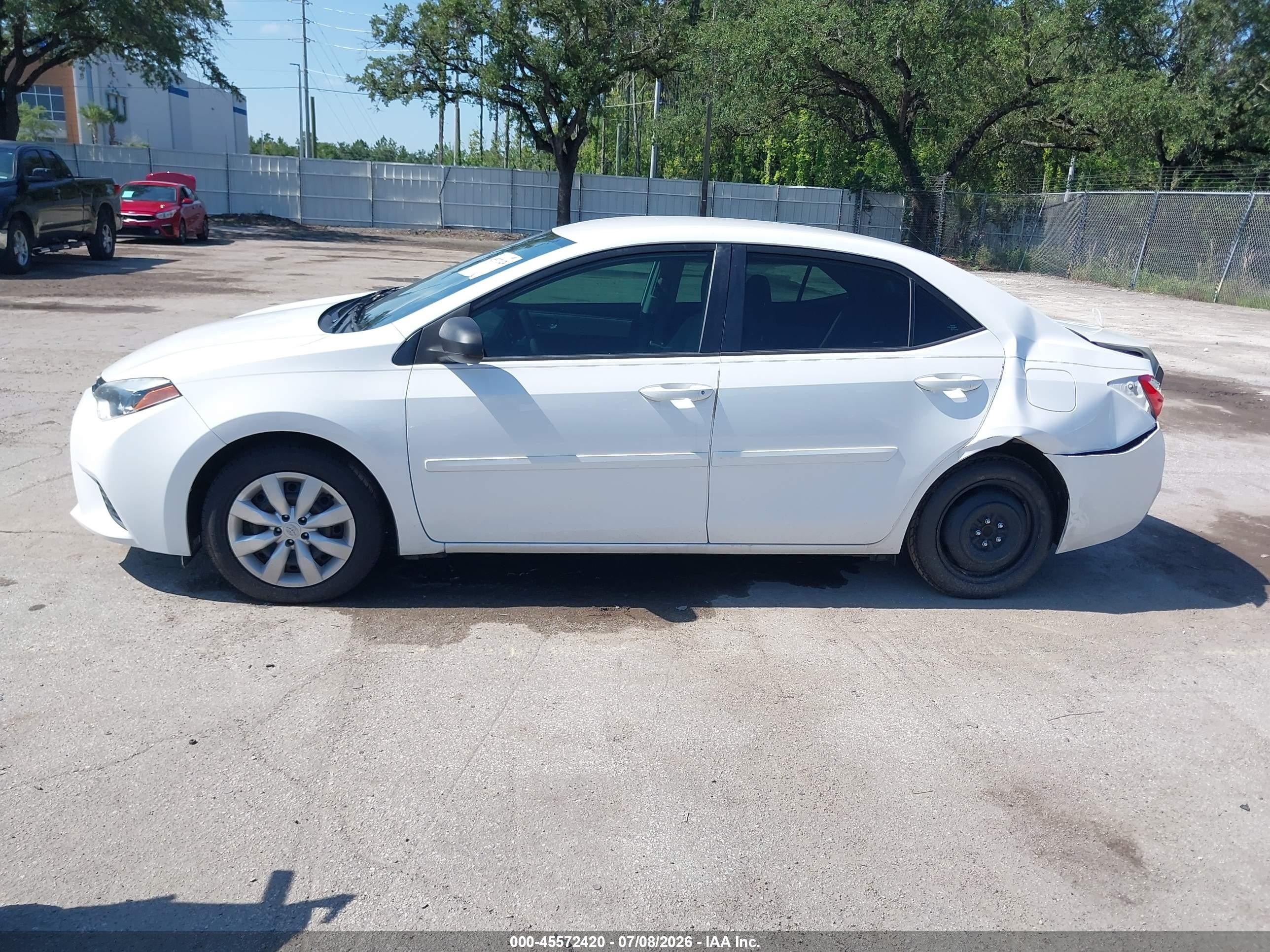 2015 Toyota Corolla Le Белый vin: 2T1BURHE9FC331532