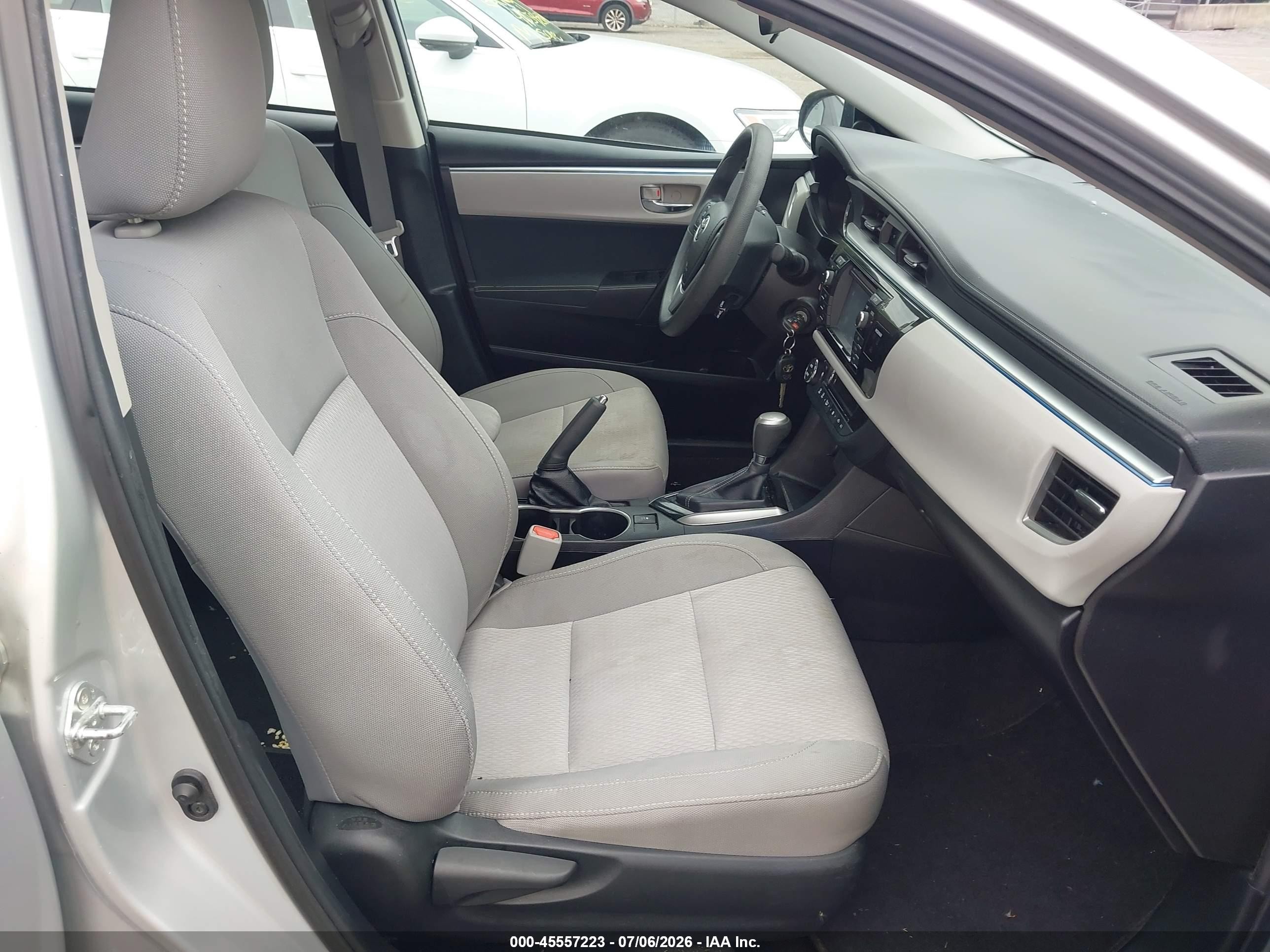2015 Toyota Corolla Le Plus Silver vin: 2T1BURHE9FC338271