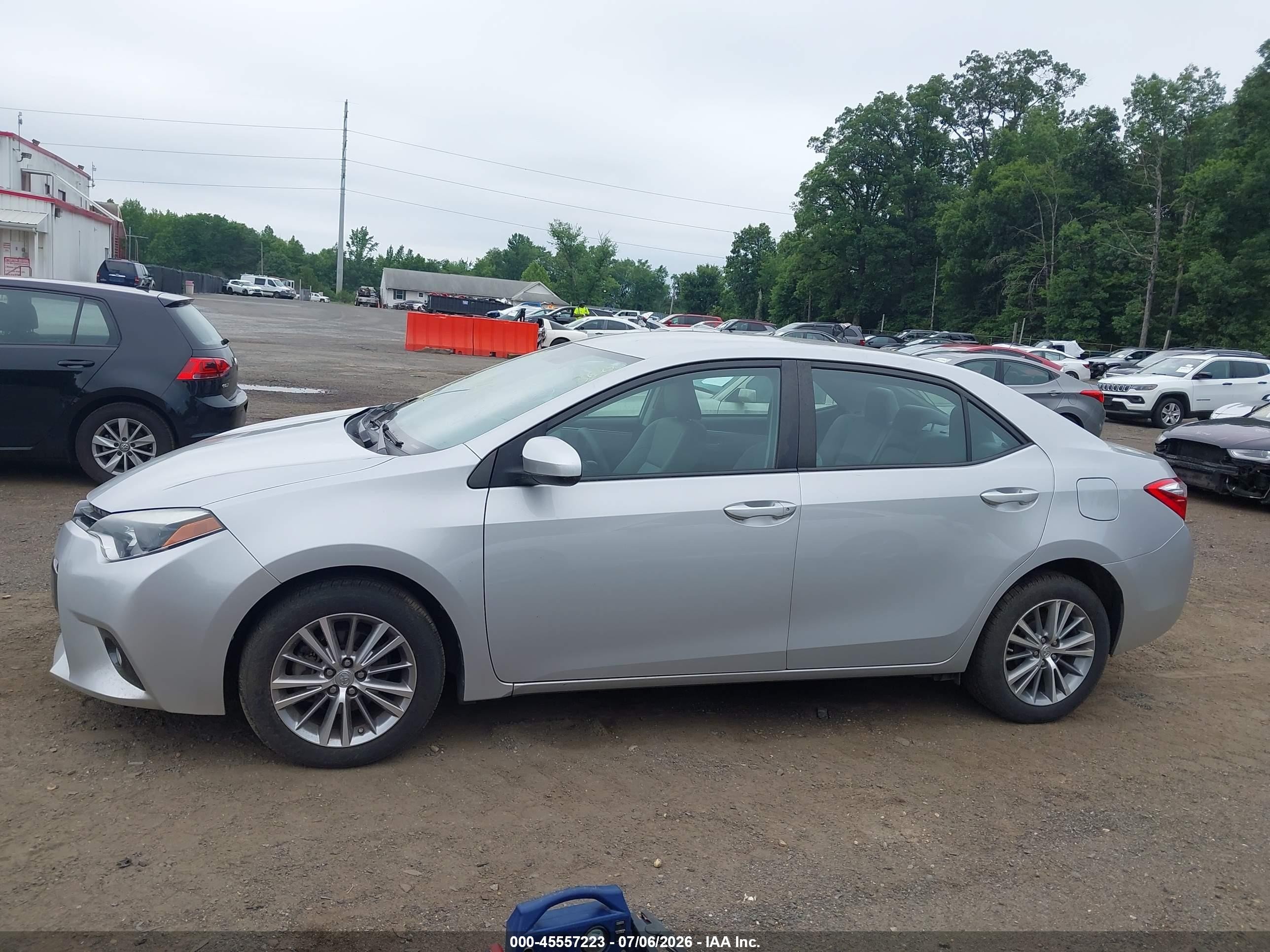 2015 Toyota Corolla Le Plus Silver vin: 2T1BURHE9FC338271