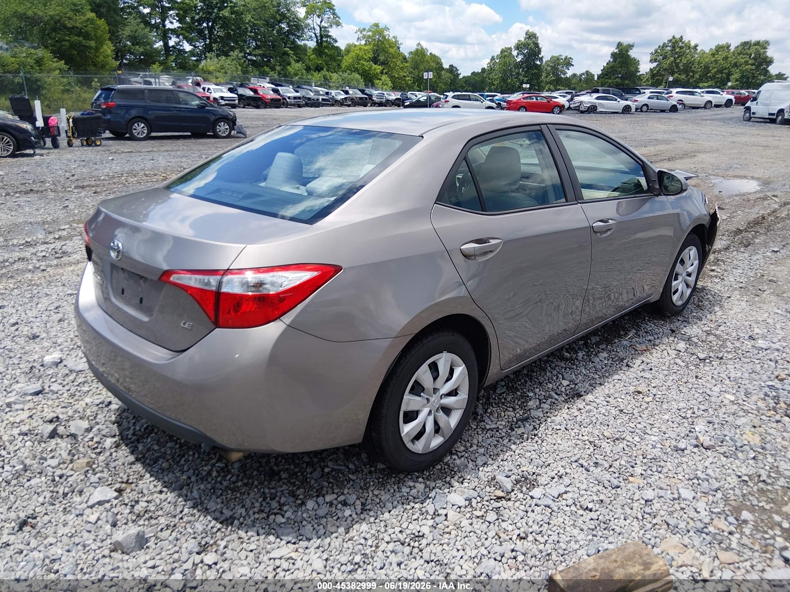 2015 Toyota Corolla Le Champagne vin: 2T1BURHE9FC342336