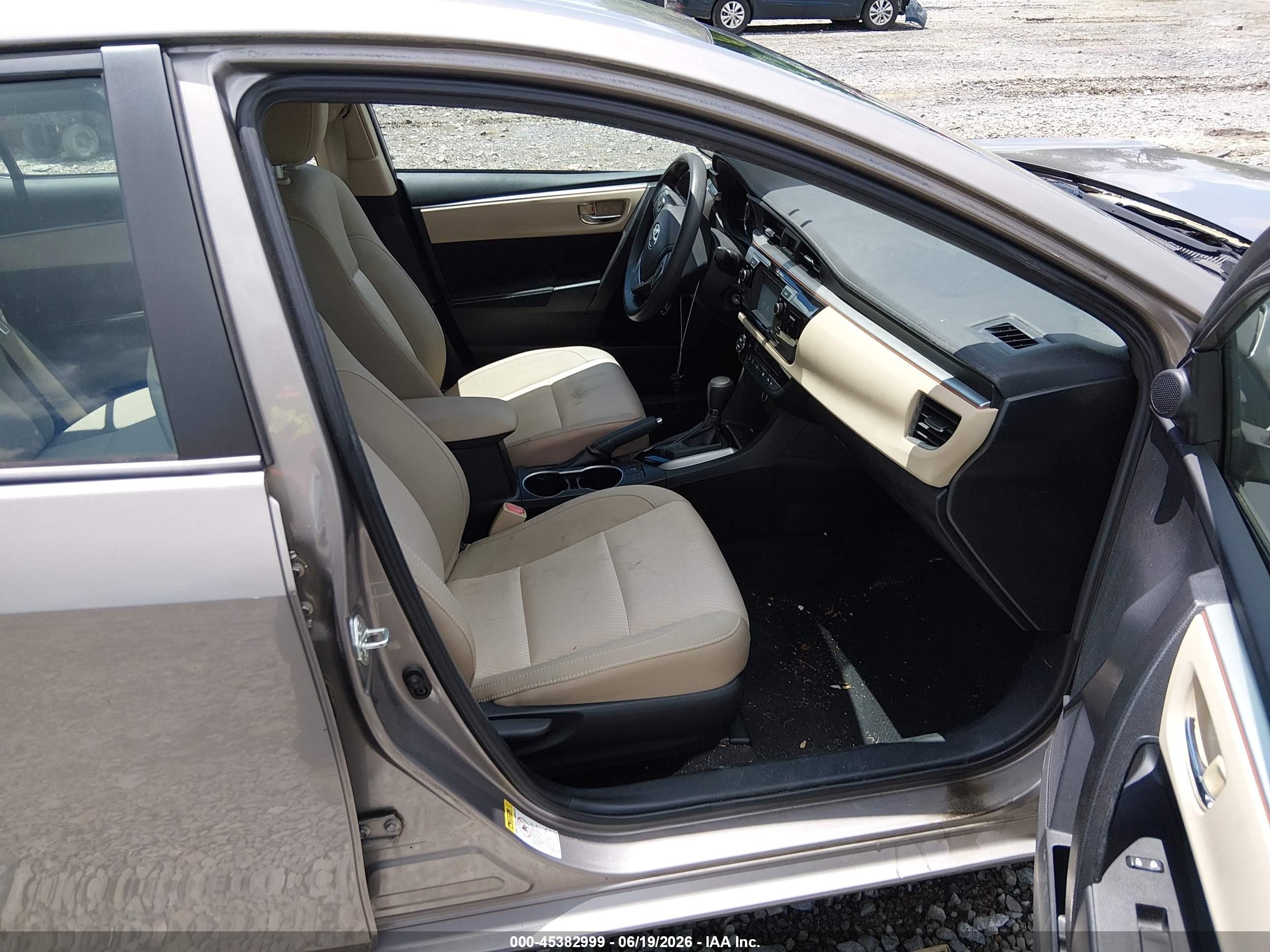 2015 Toyota Corolla Le Champagne vin: 2T1BURHE9FC342336