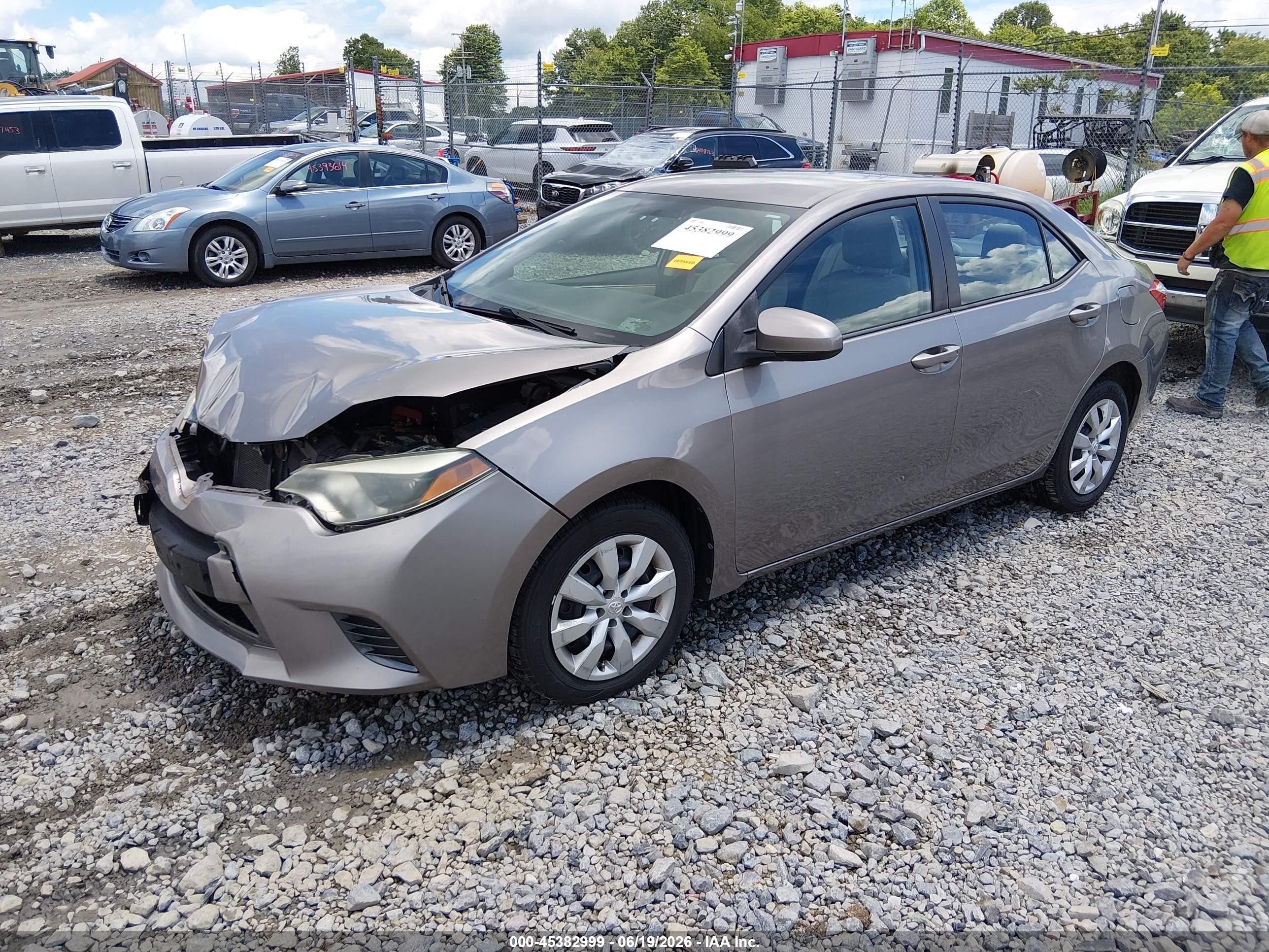 2015 Toyota Corolla Le Champagne vin: 2T1BURHE9FC342336