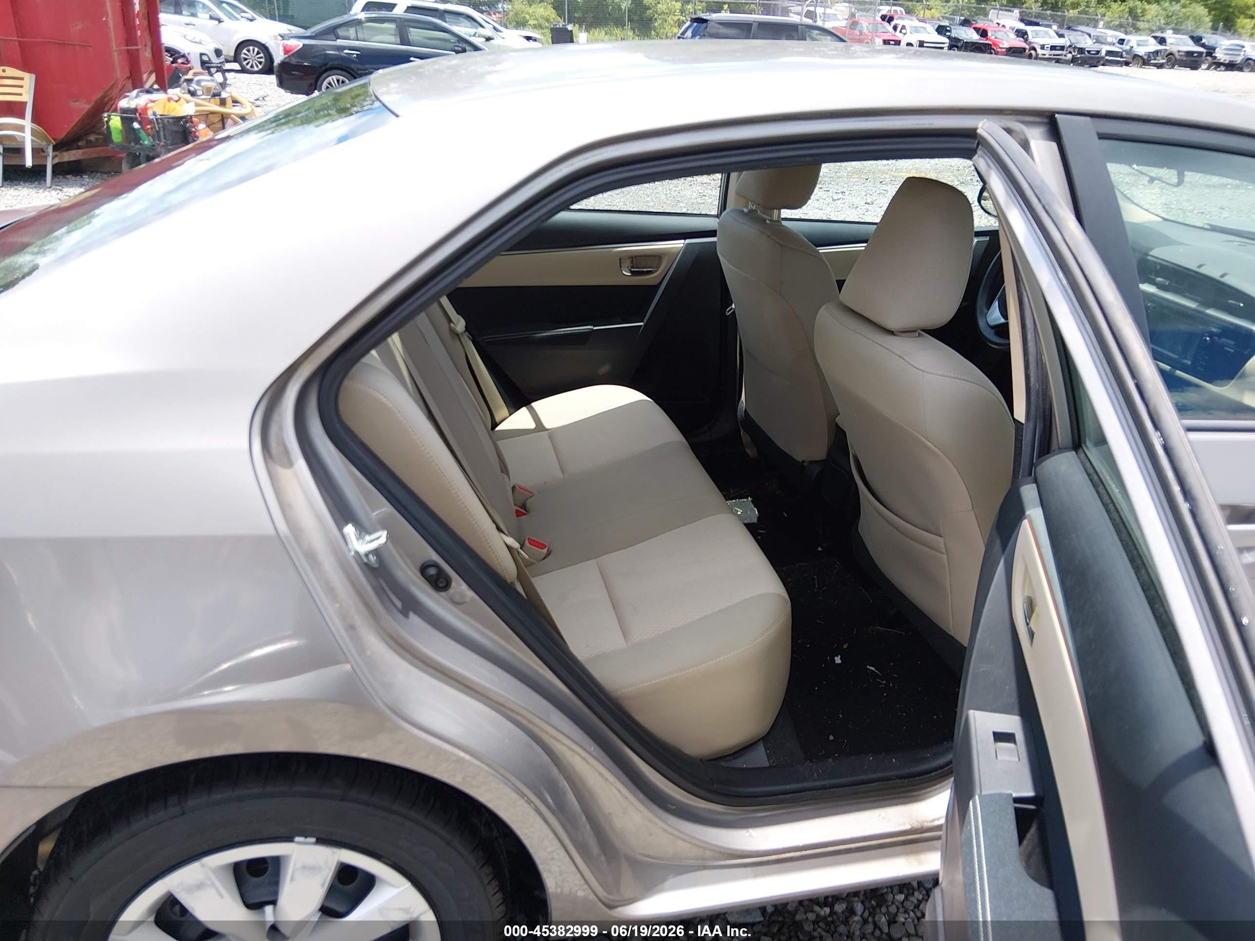 2015 Toyota Corolla Le Champagne vin: 2T1BURHE9FC342336