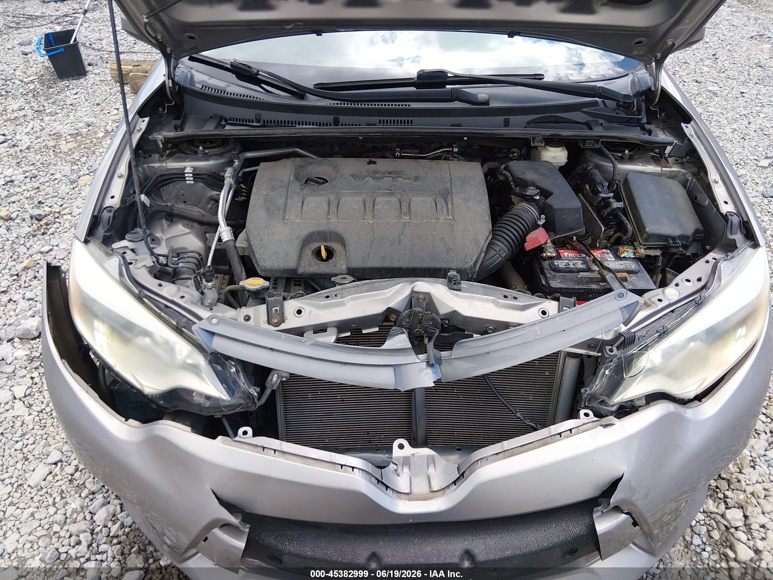 2015 Toyota Corolla Le Champagne vin: 2T1BURHE9FC342336