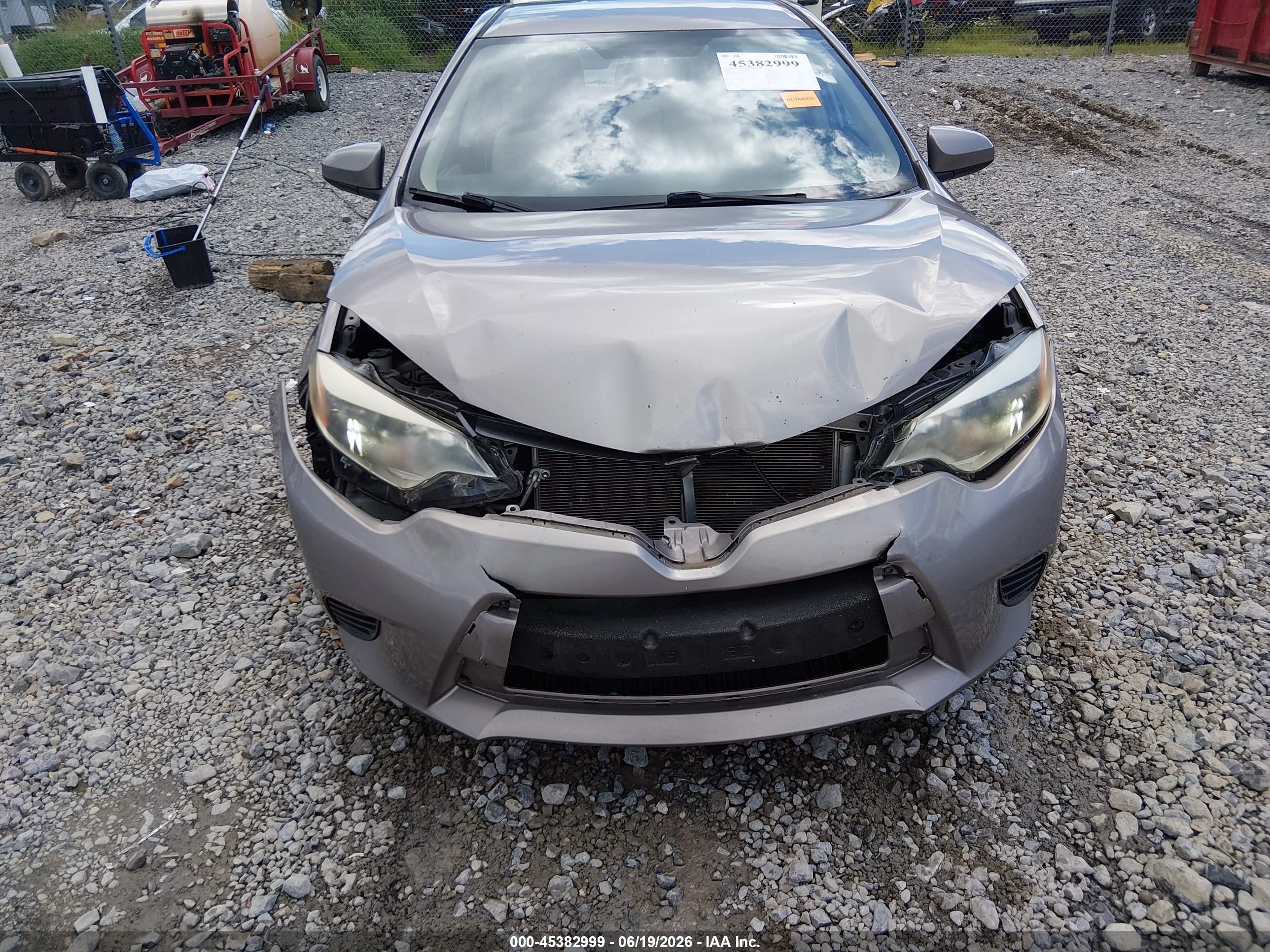 2015 Toyota Corolla Le Champagne vin: 2T1BURHE9FC342336
