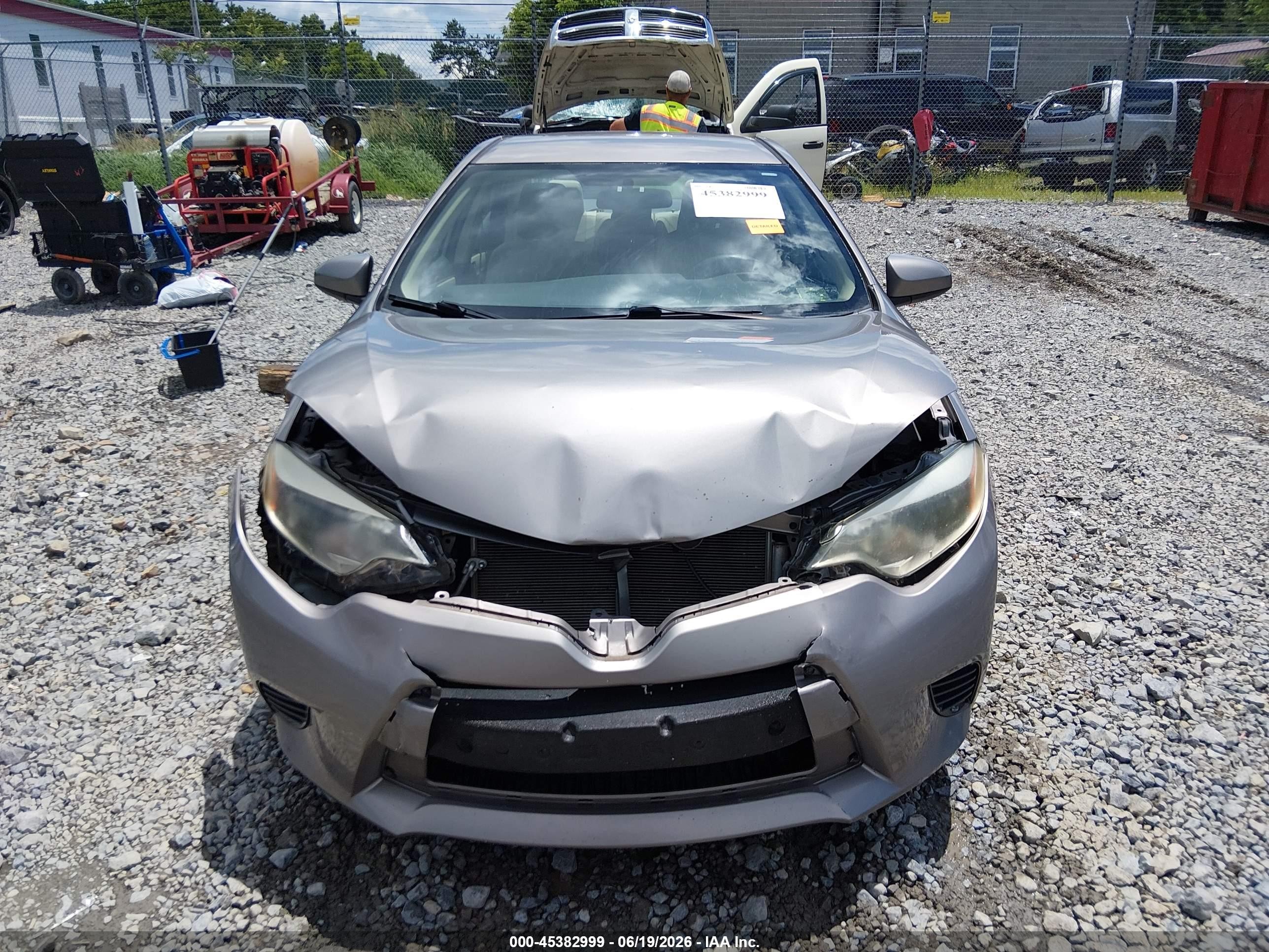 2015 Toyota Corolla Le Champagne vin: 2T1BURHE9FC342336