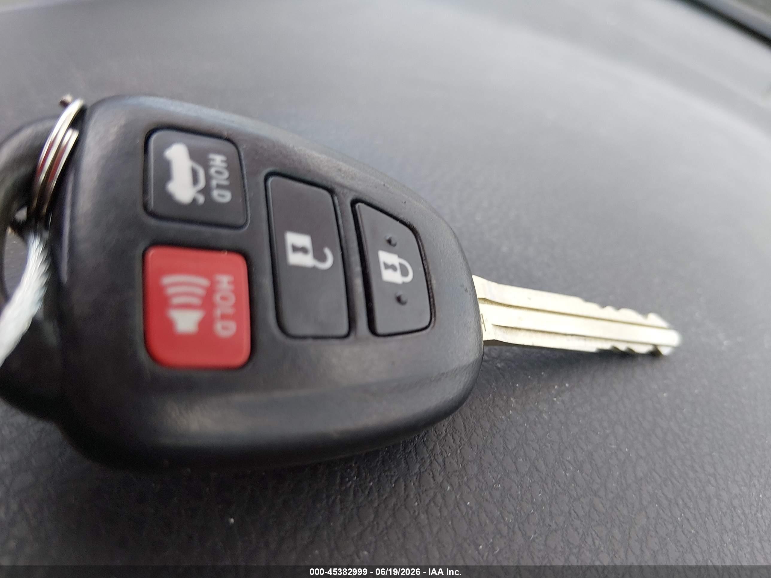 2015 Toyota Corolla Le Champagne vin: 2T1BURHE9FC342336