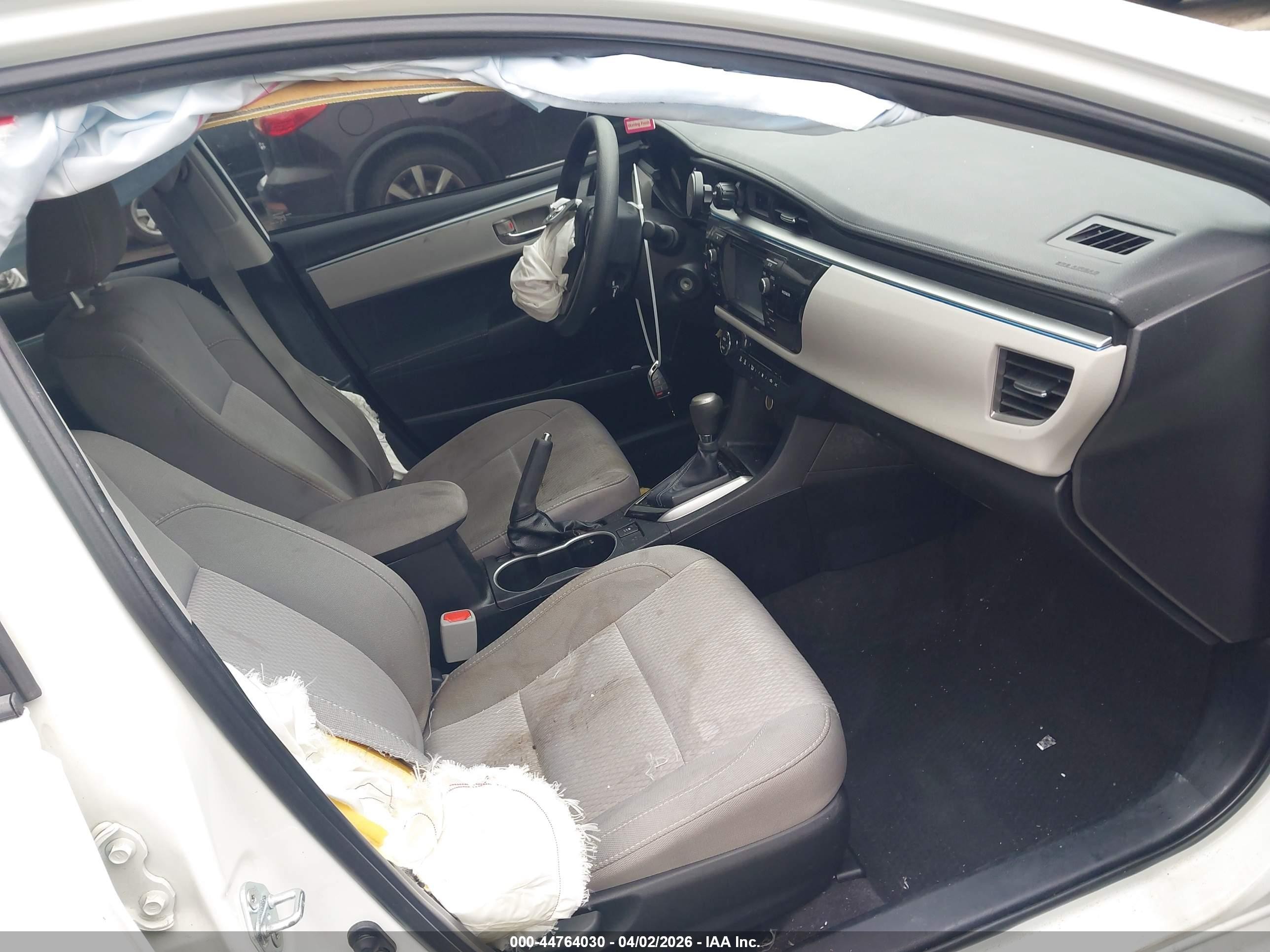 2015 Toyota Corolla Le White vin: 2T1BURHE9FC429766