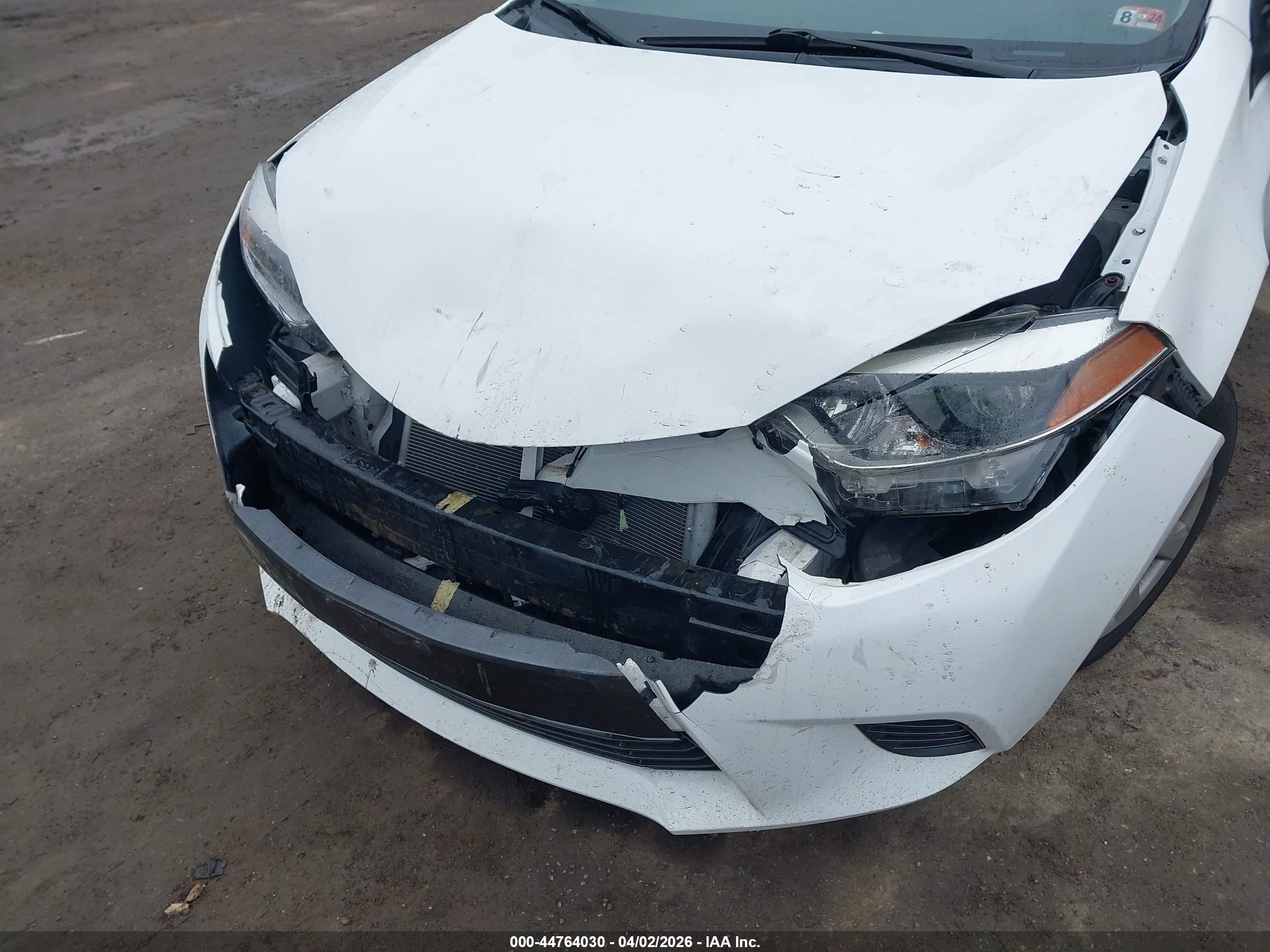 2015 Toyota Corolla Le White vin: 2T1BURHE9FC429766