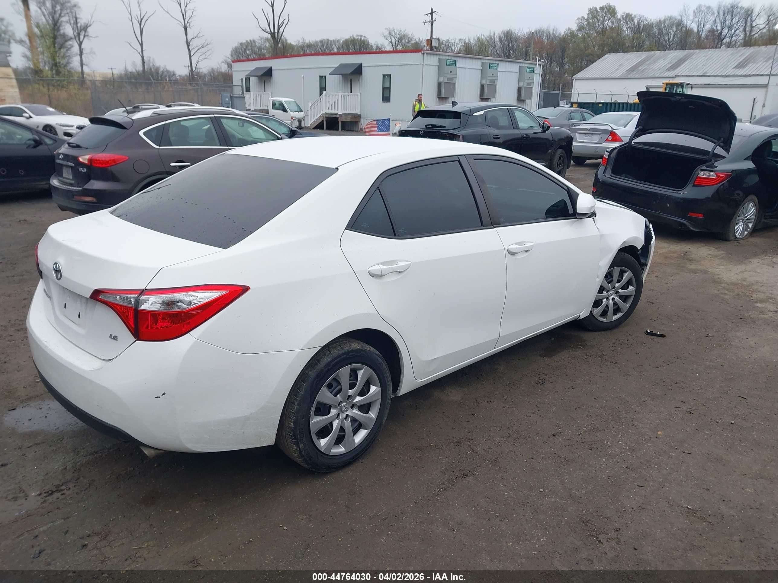 2015 Toyota Corolla Le White vin: 2T1BURHE9FC429766