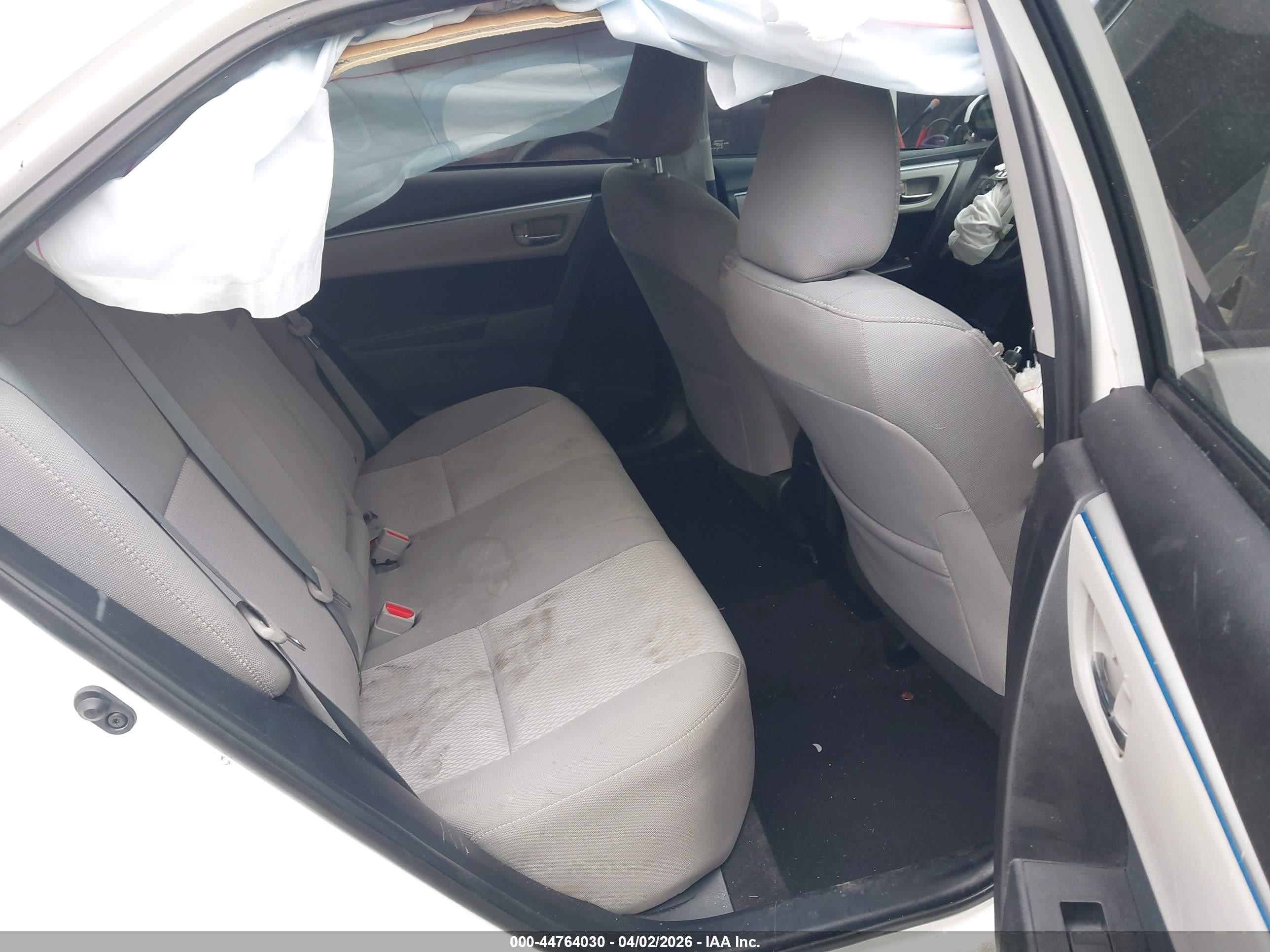 2015 Toyota Corolla Le White vin: 2T1BURHE9FC429766