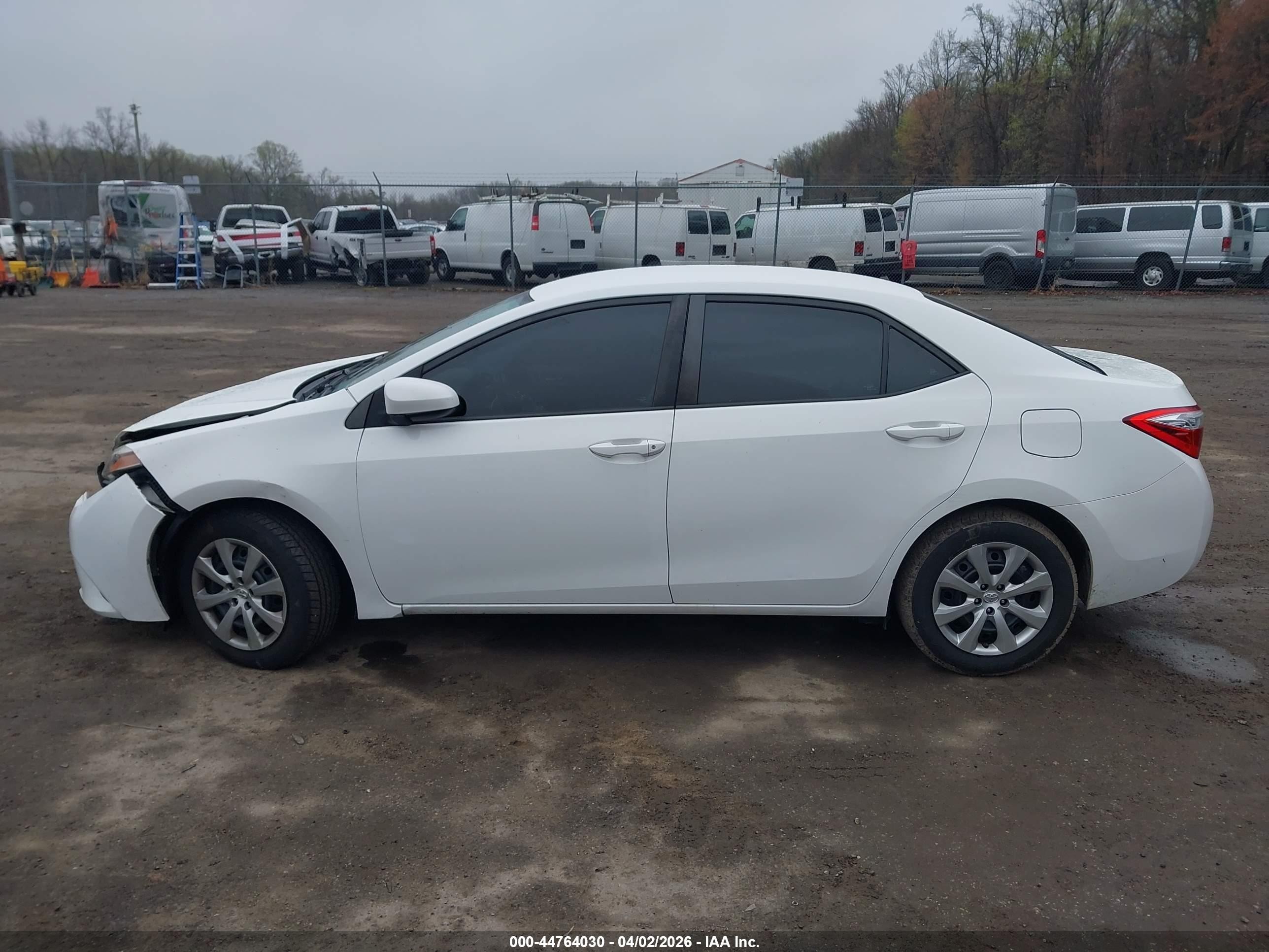 2015 Toyota Corolla Le White vin: 2T1BURHE9FC429766