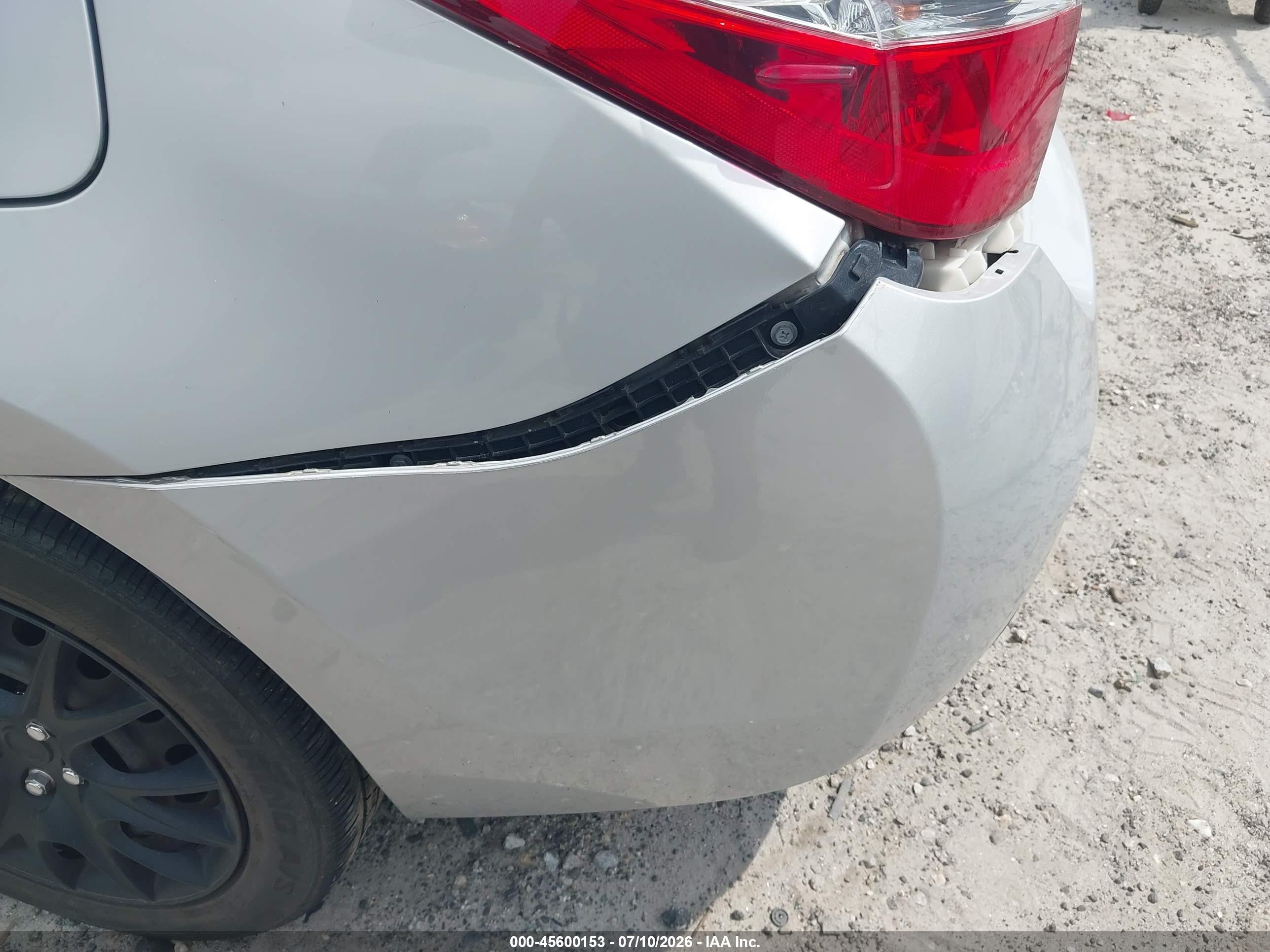 2015 Toyota Corolla Le Silver vin: 2T1BURHE9FC476389