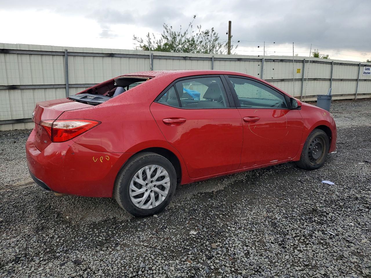 2017 Toyota Corolla Le Red vin: 2T1BURHE9HC794645