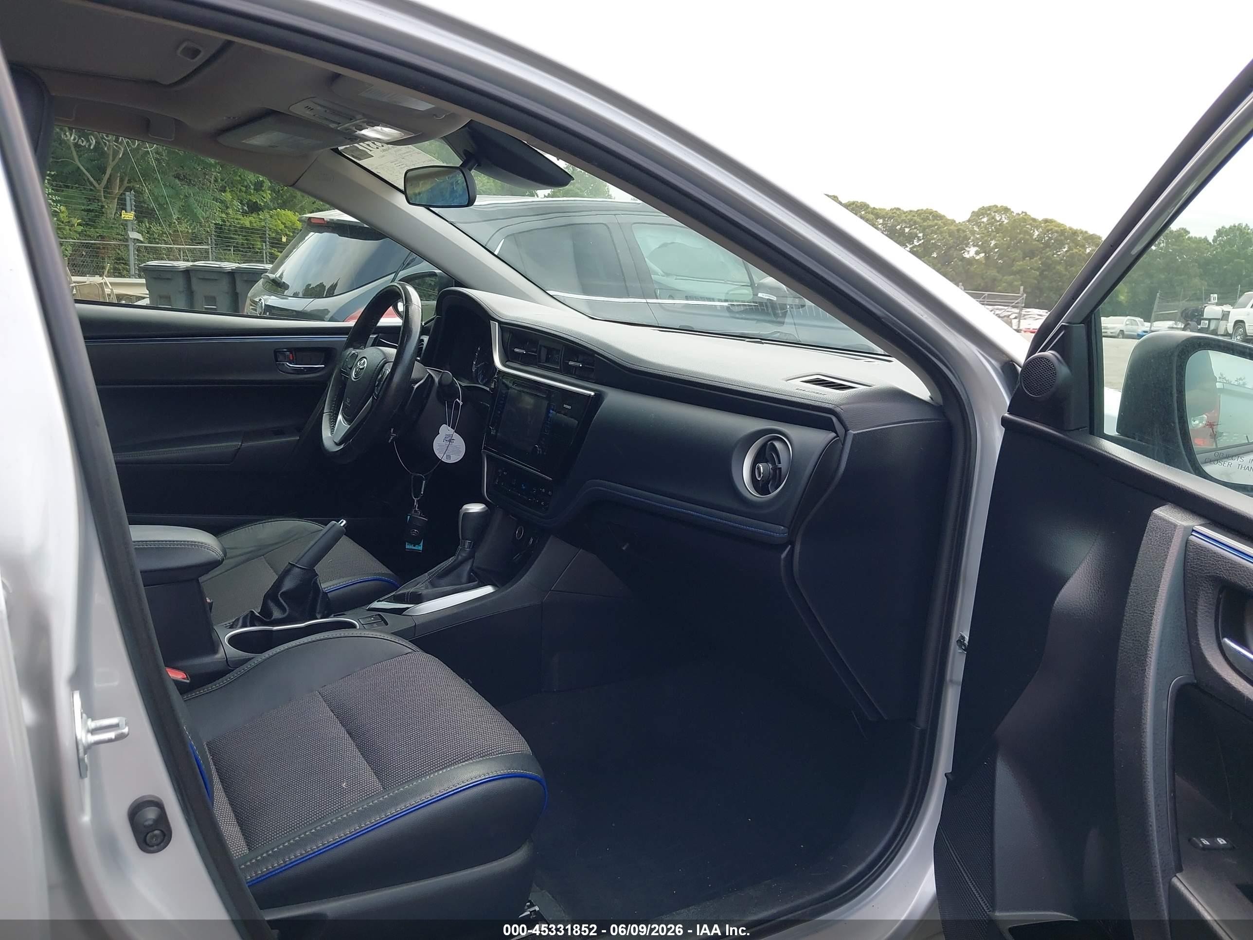 2017 Toyota Corolla Se Серебряный vin: 2T1BURHE9HC837252