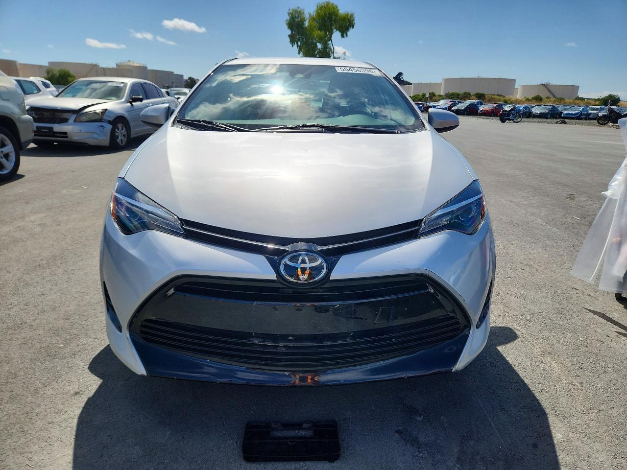 2018 Toyota Corolla Le Silver vin: 2T1BURHE9JC034057