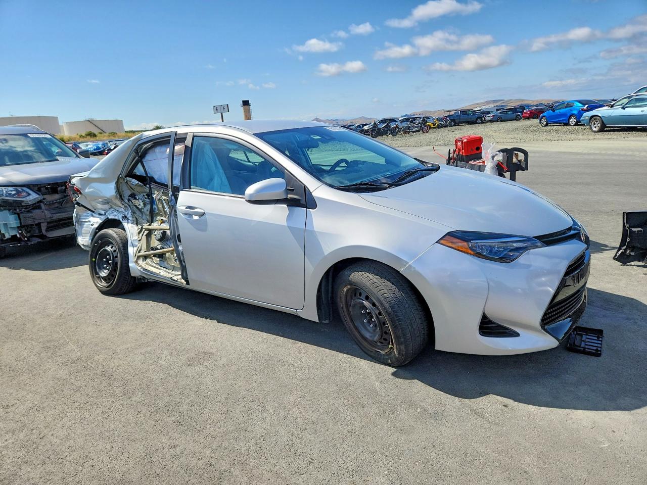 2018 Toyota Corolla Le Silver vin: 2T1BURHE9JC034057