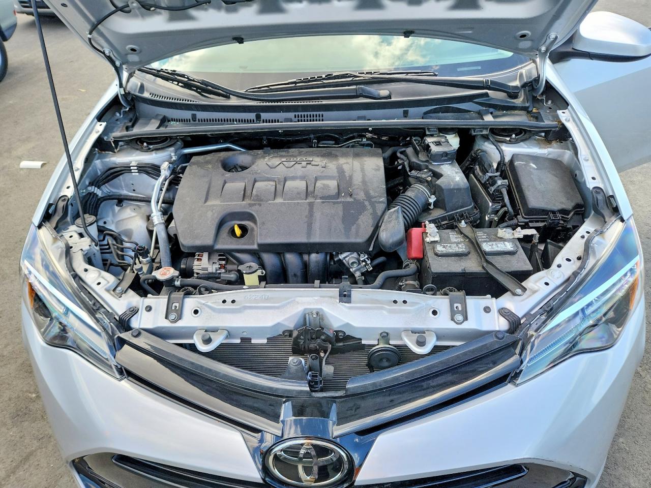 2018 Toyota Corolla Le Silver vin: 2T1BURHE9JC034057