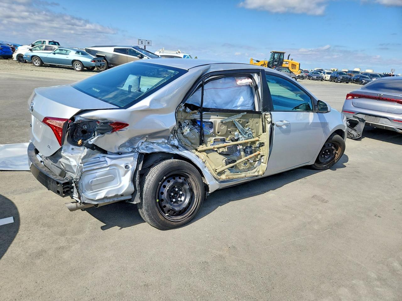 2018 Toyota Corolla Le Silver vin: 2T1BURHE9JC034057