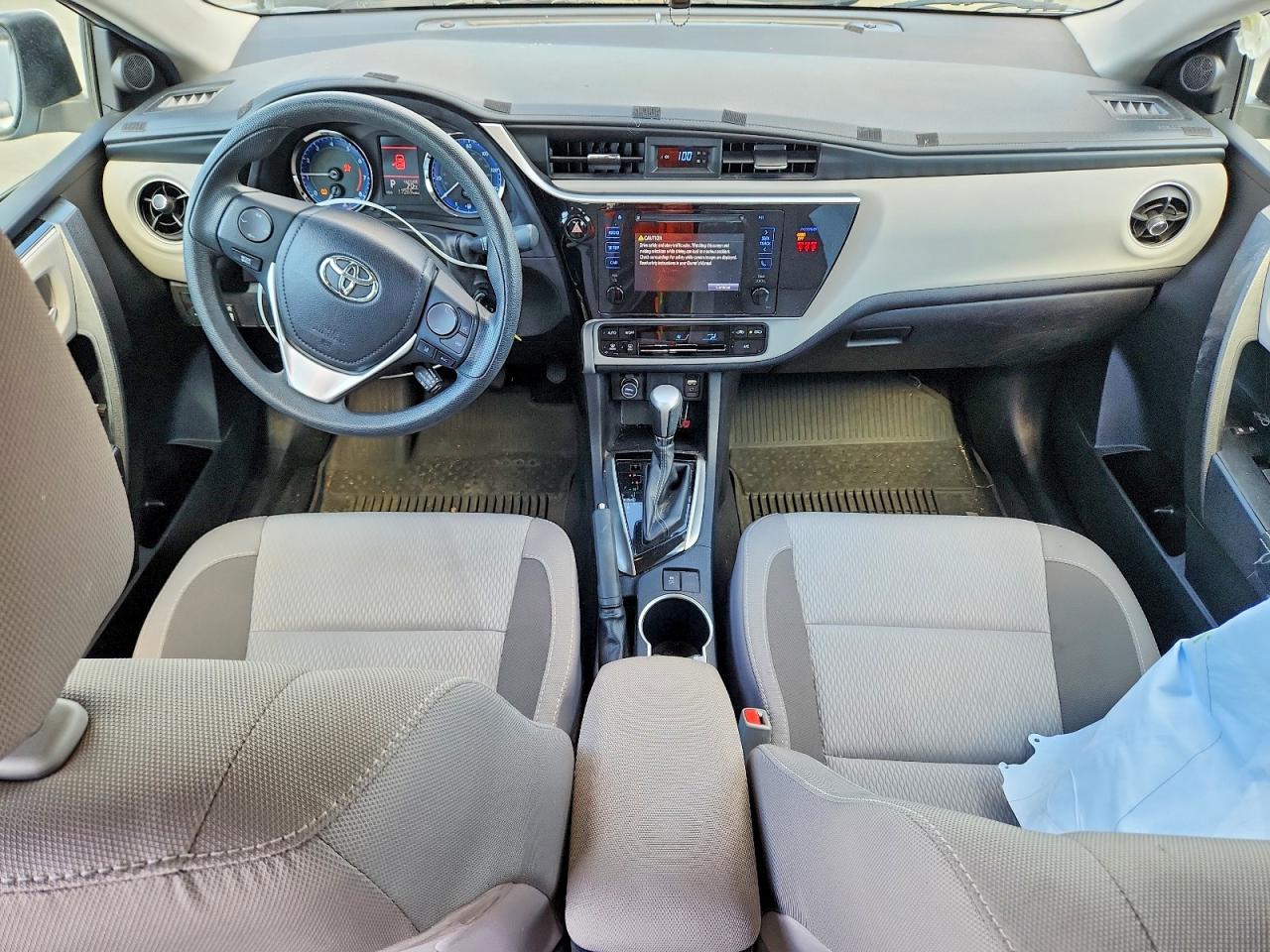 2018 Toyota Corolla Le Silver vin: 2T1BURHE9JC034057