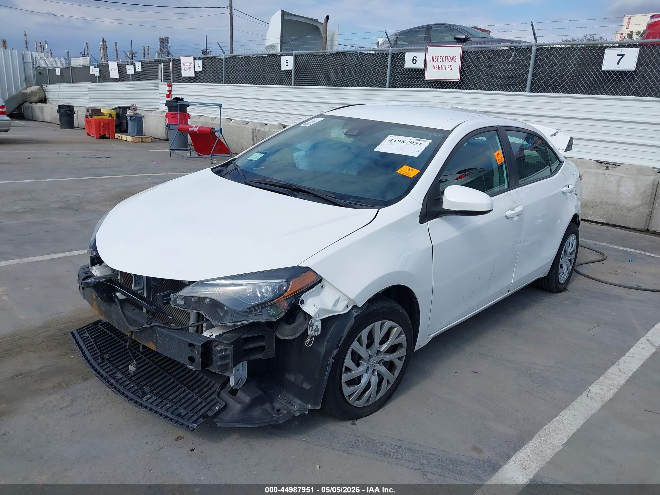 2018 Toyota Corolla Le White vin: 2T1BURHE9JC037945
