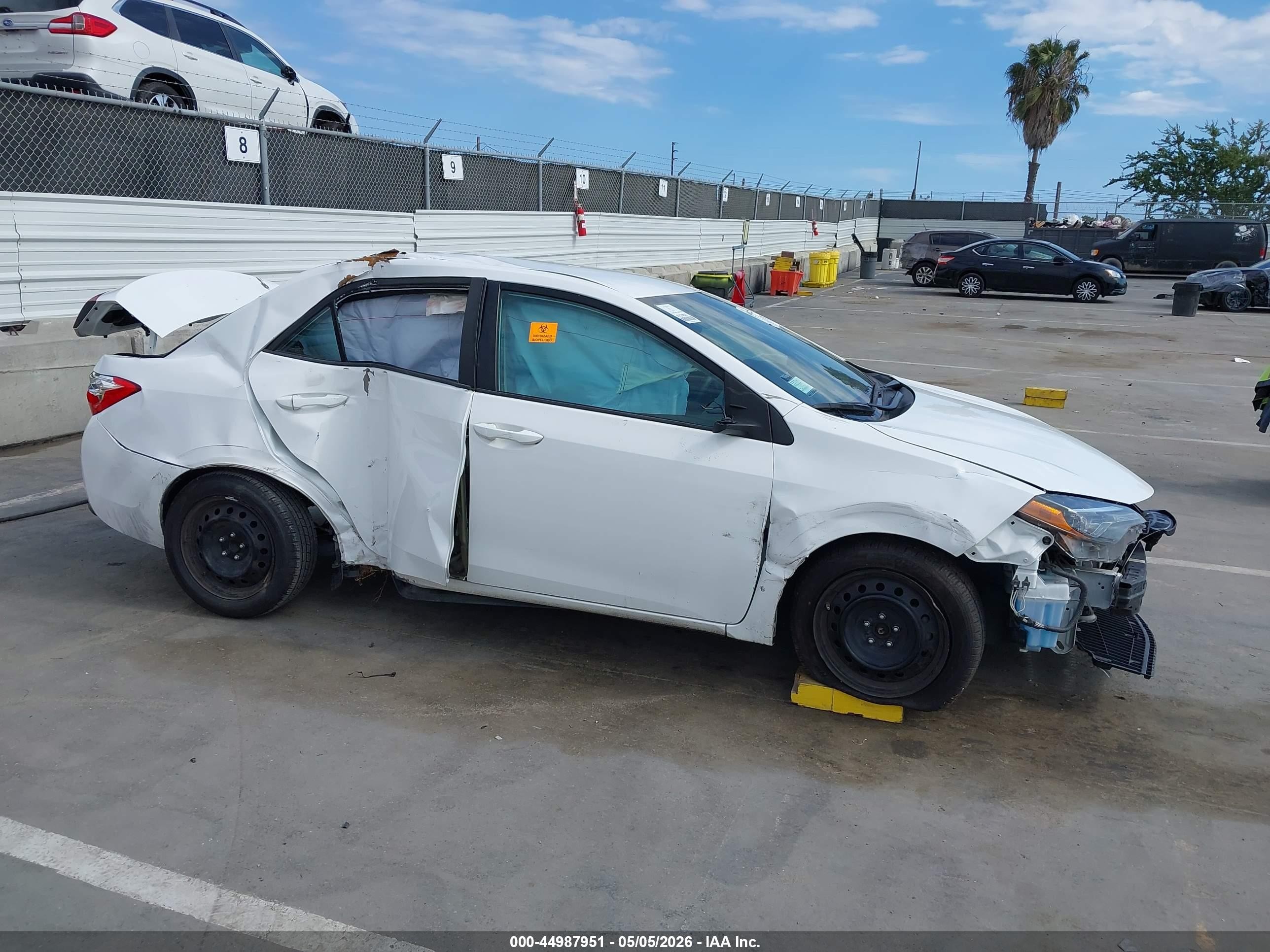 2018 Toyota Corolla Le White vin: 2T1BURHE9JC037945