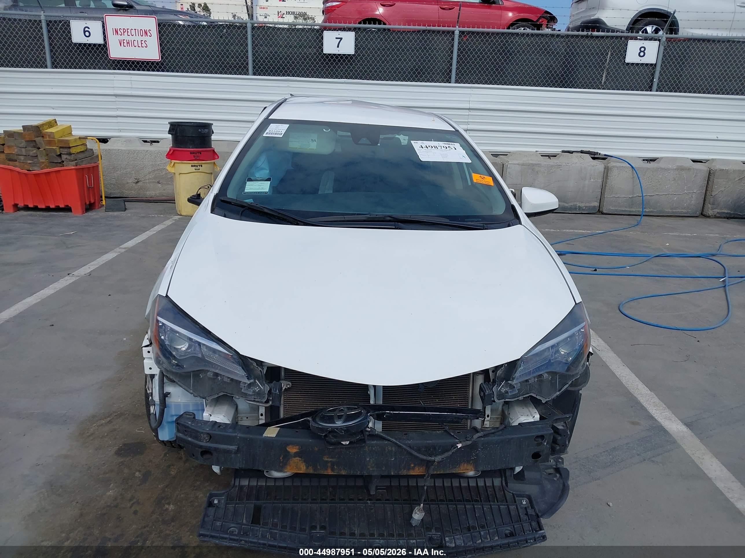 2018 Toyota Corolla Le White vin: 2T1BURHE9JC037945