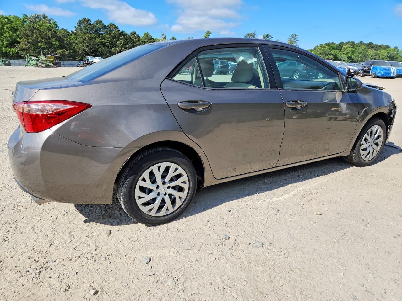 2018 Toyota Corolla Le Gray vin: 2T1BURHE9JC090631