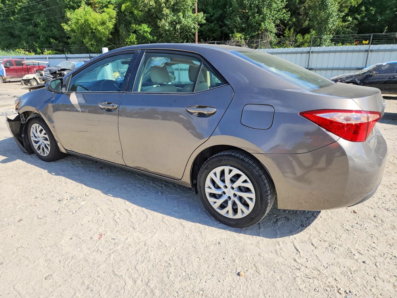2018 Toyota Corolla Le Gray vin: 2T1BURHE9JC090631