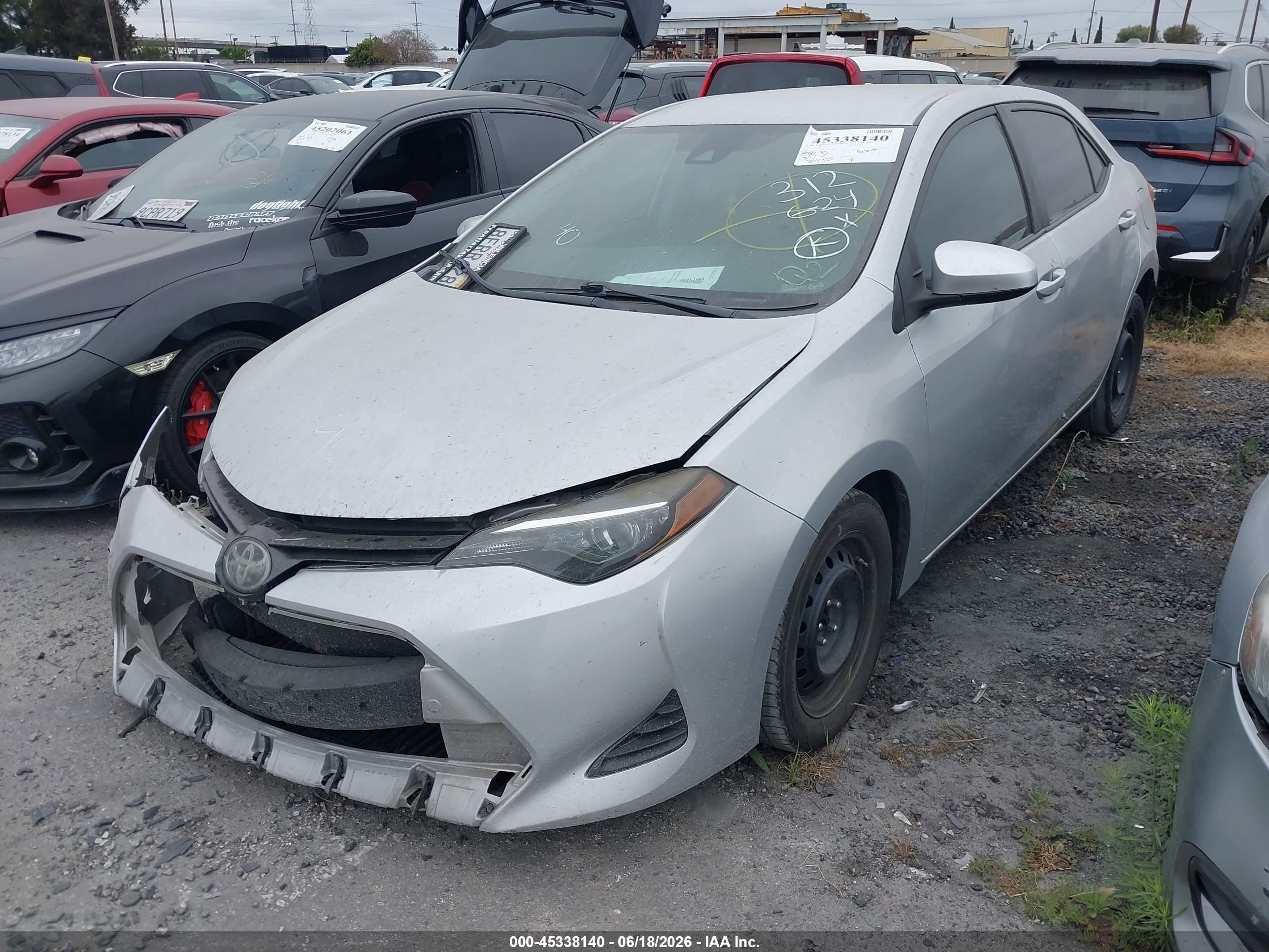 2019 Toyota Corolla Le Silver vin: 2T1BURHE9KC158637