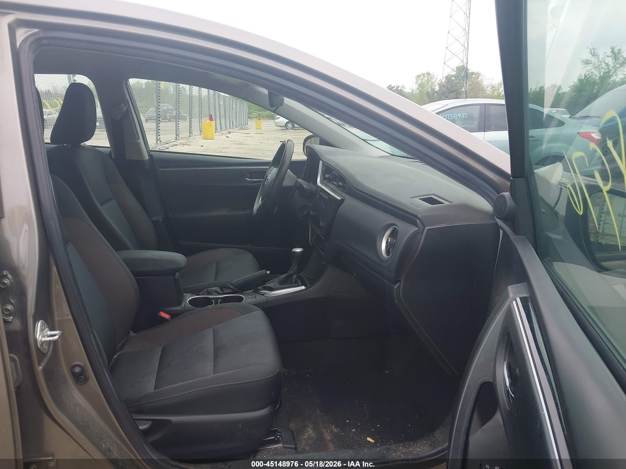 2019 Toyota Corolla Le Gray vin: 2T1BURHE9KC186888
